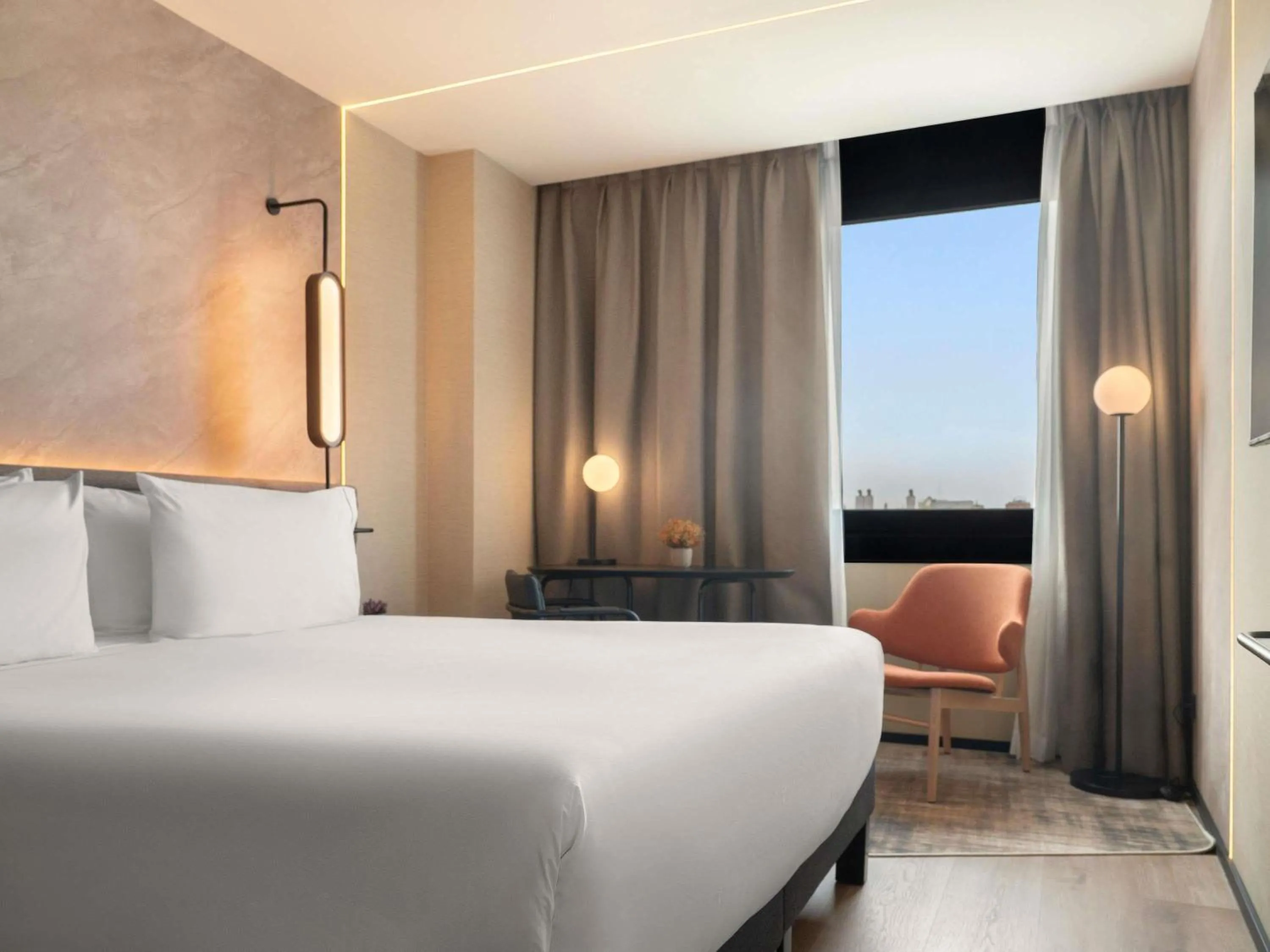 Bedroom, Bed in Novotel Valencia Lavant