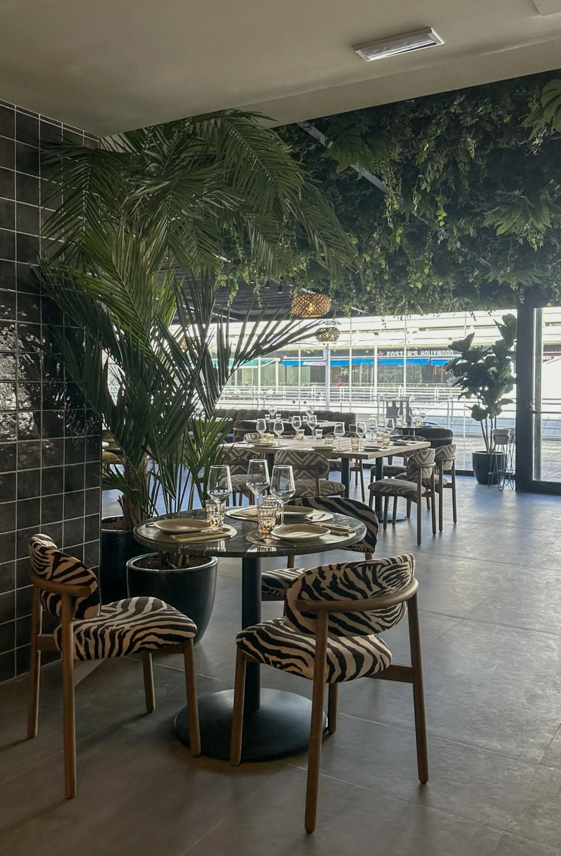 Restaurant/places to eat in Novotel Valencia Lavant