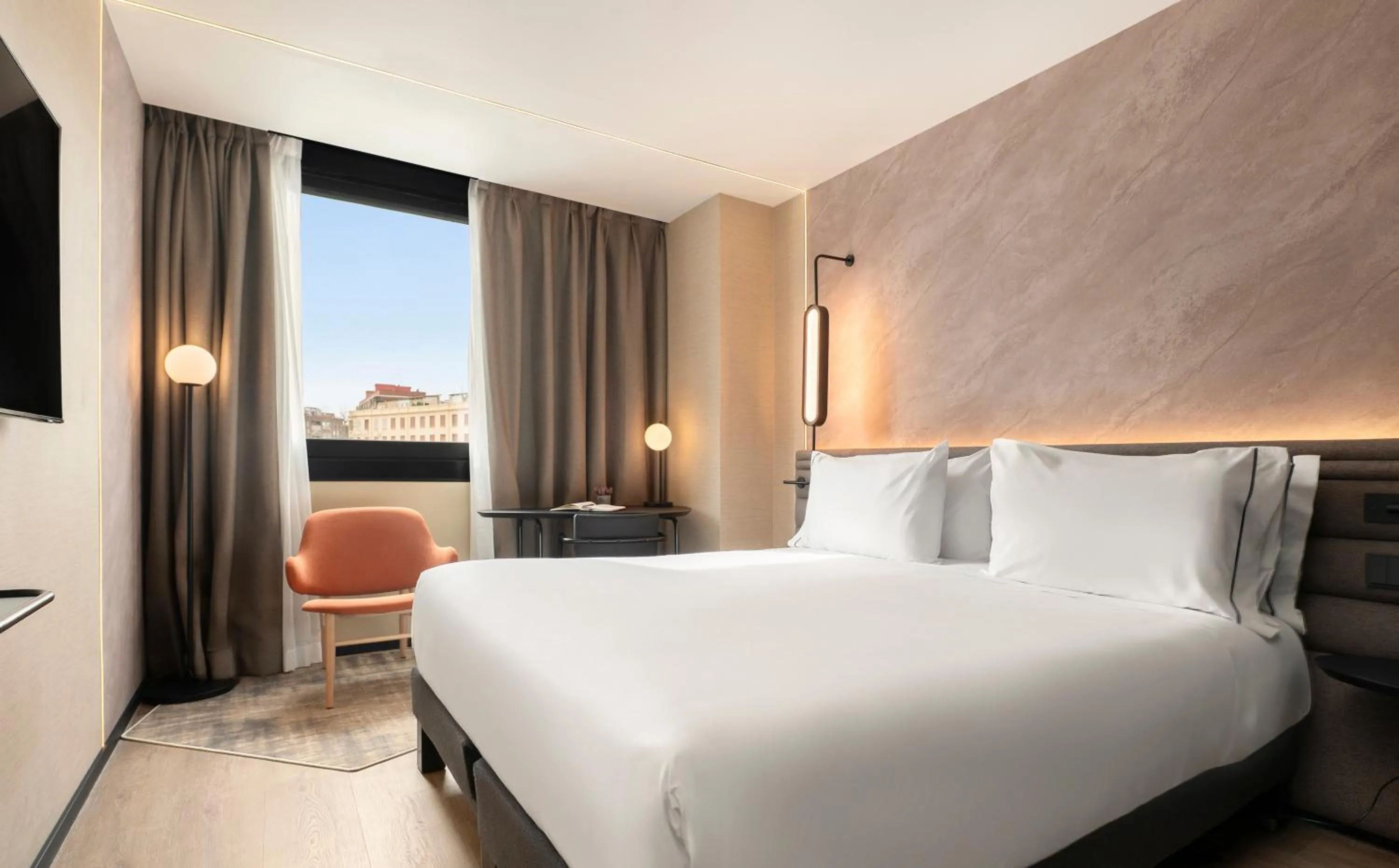 Bed in Novotel Valencia Lavant