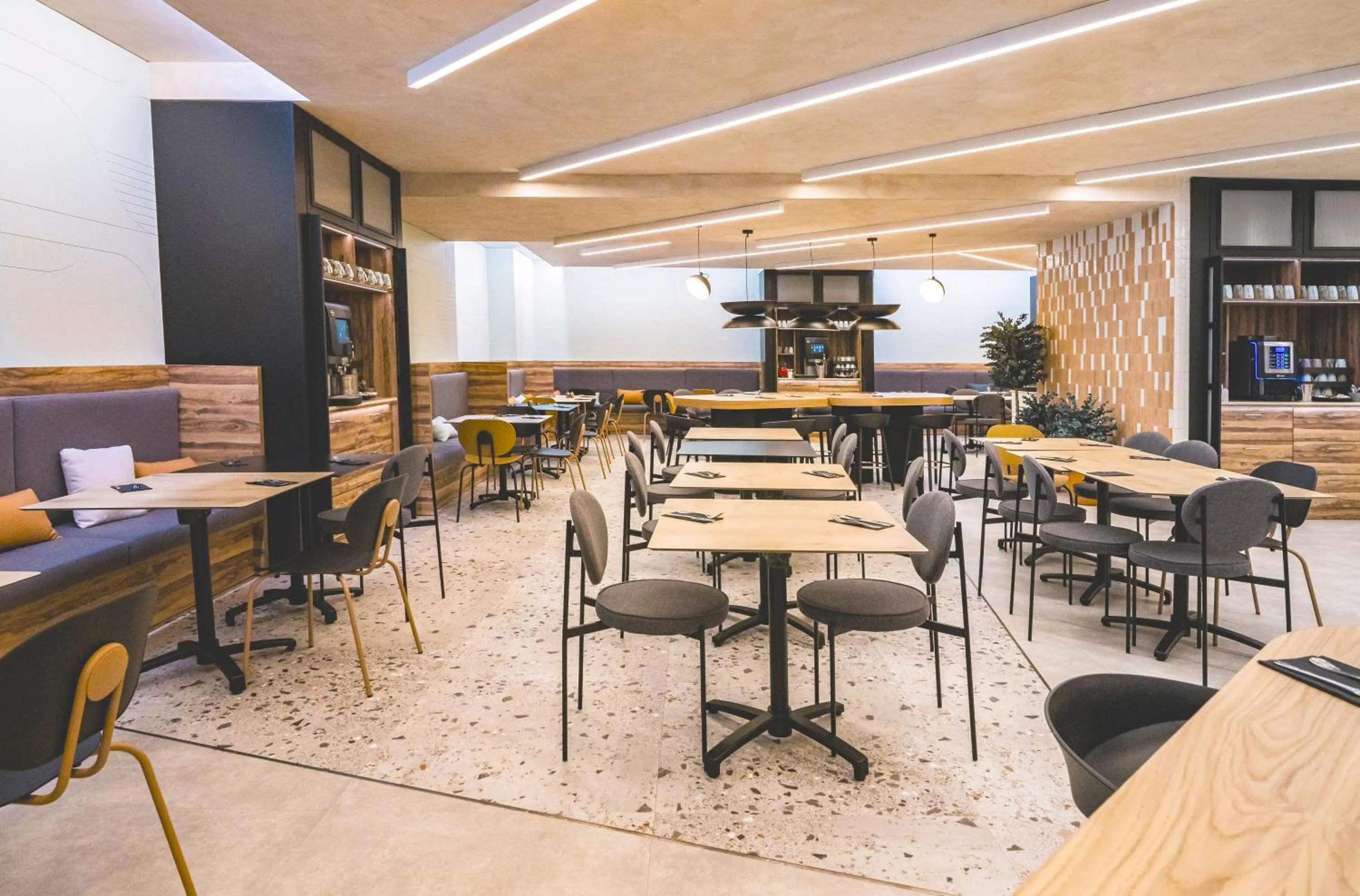 Breakfast in Novotel Valencia Lavant