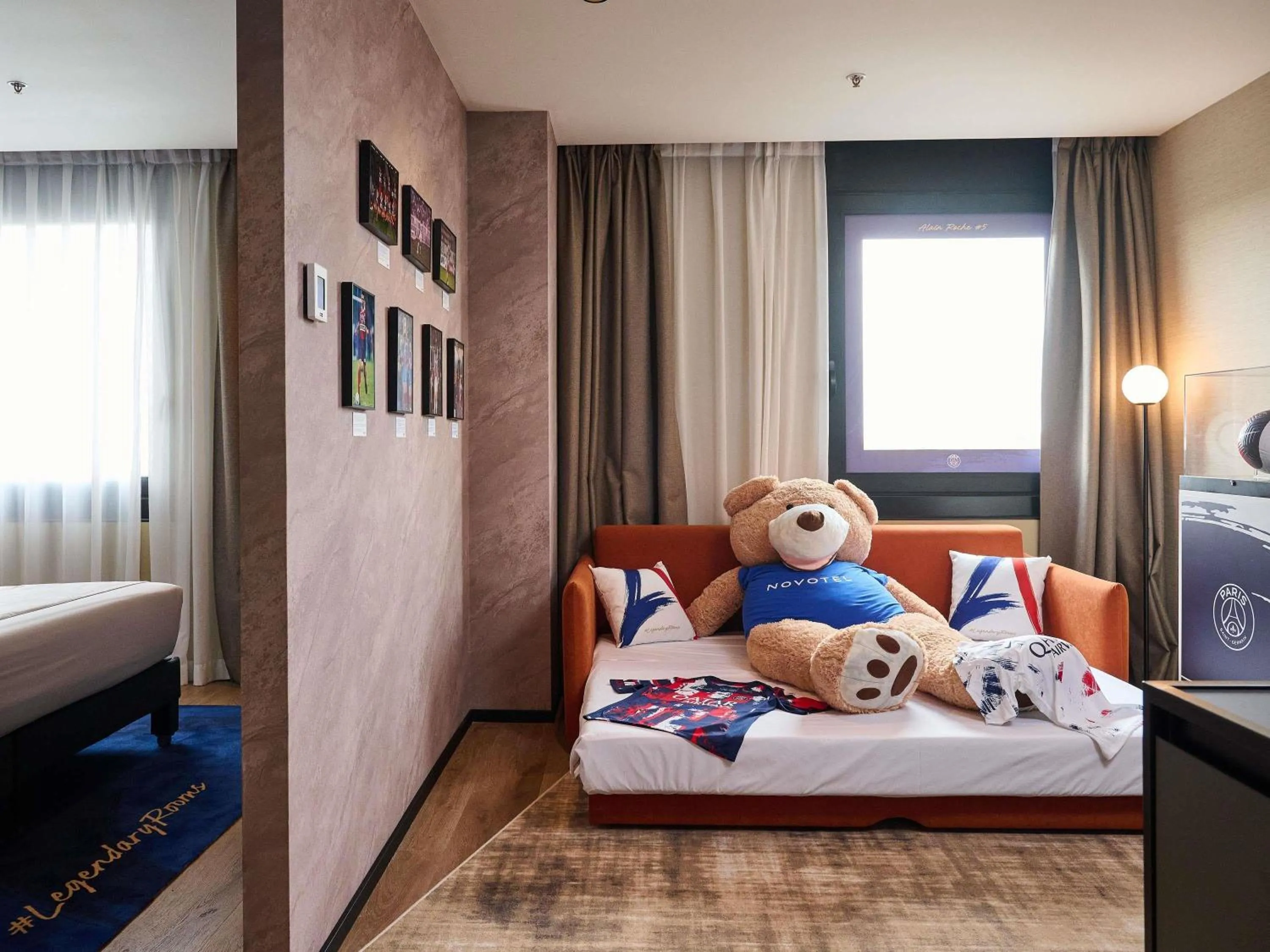 Bedroom, Bed in Novotel Valencia Lavant