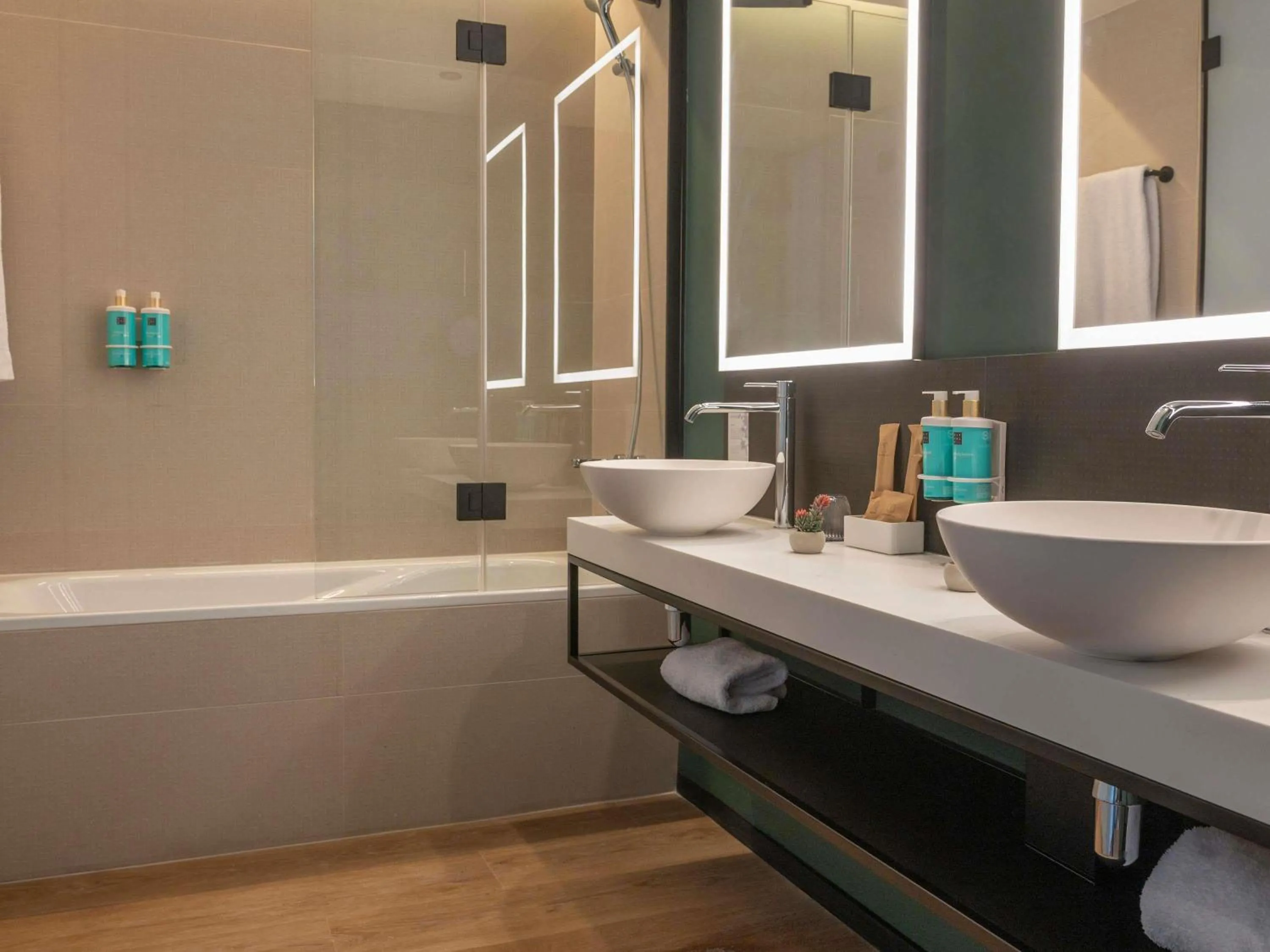 Bedroom in Novotel Valencia Lavant