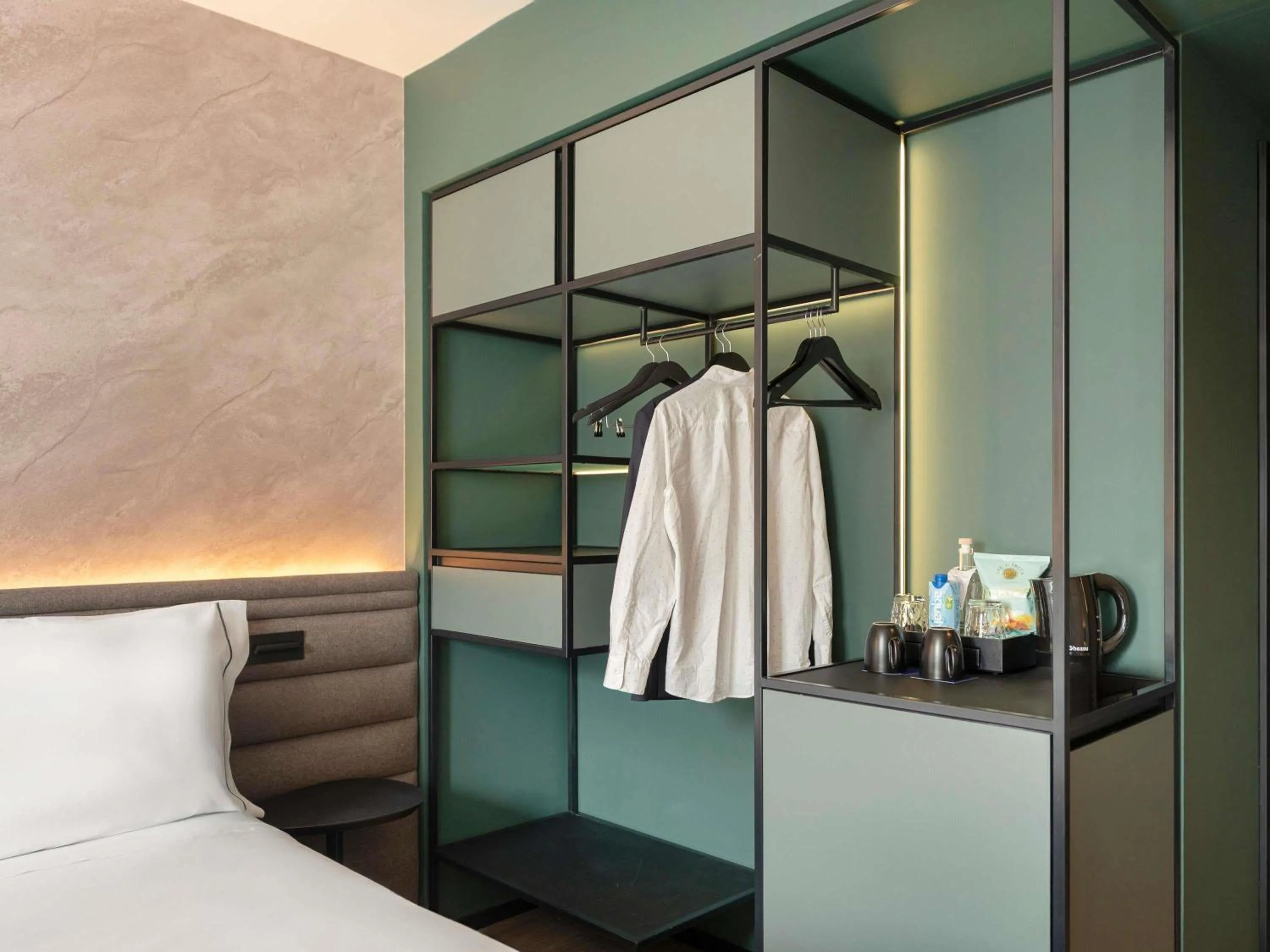 Bedroom, Bed in Novotel Valencia Lavant