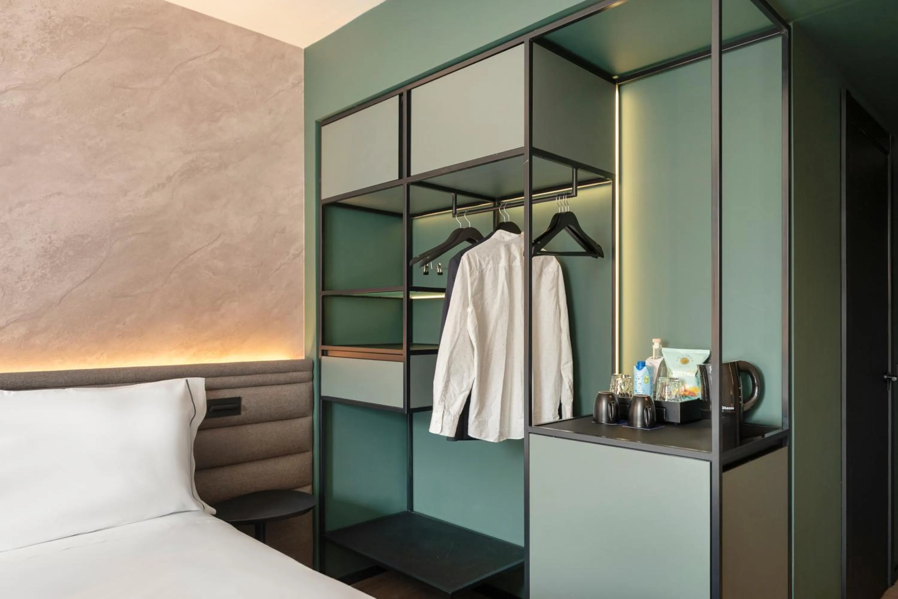 Bed in Novotel Valencia Lavant