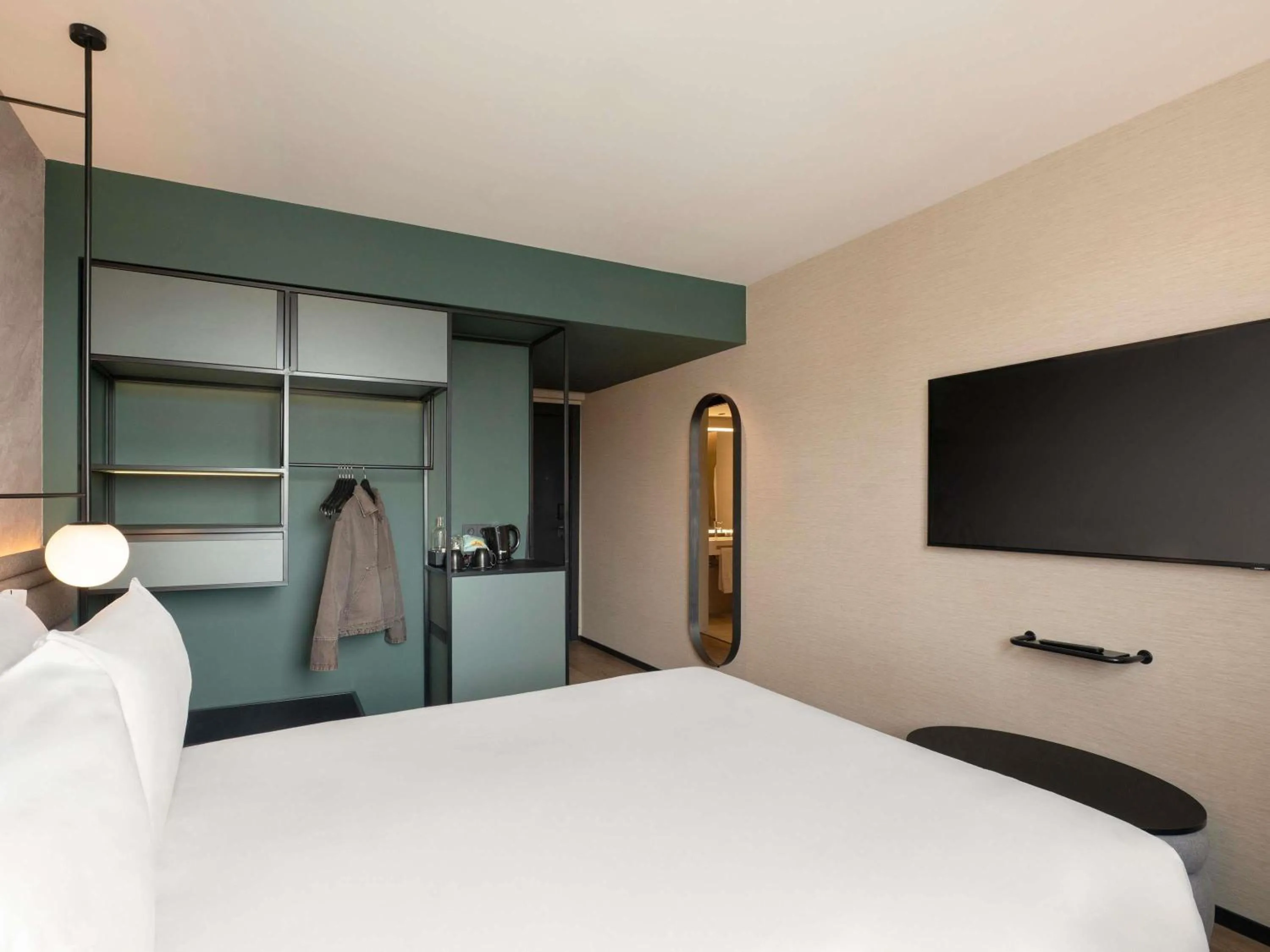 Bedroom, Bed in Novotel Valencia Lavant