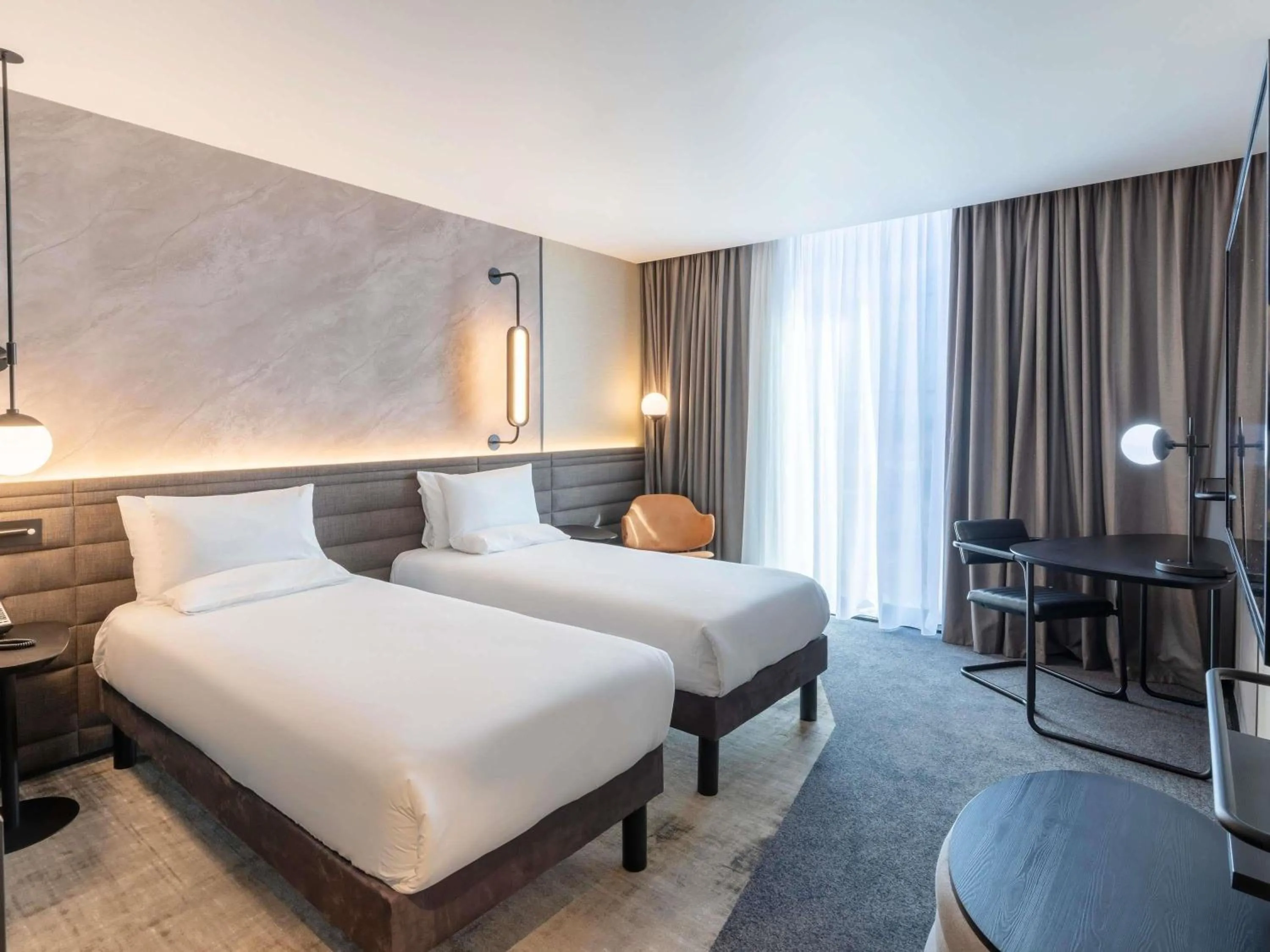 Bedroom, Bed in Novotel Valencia Lavant