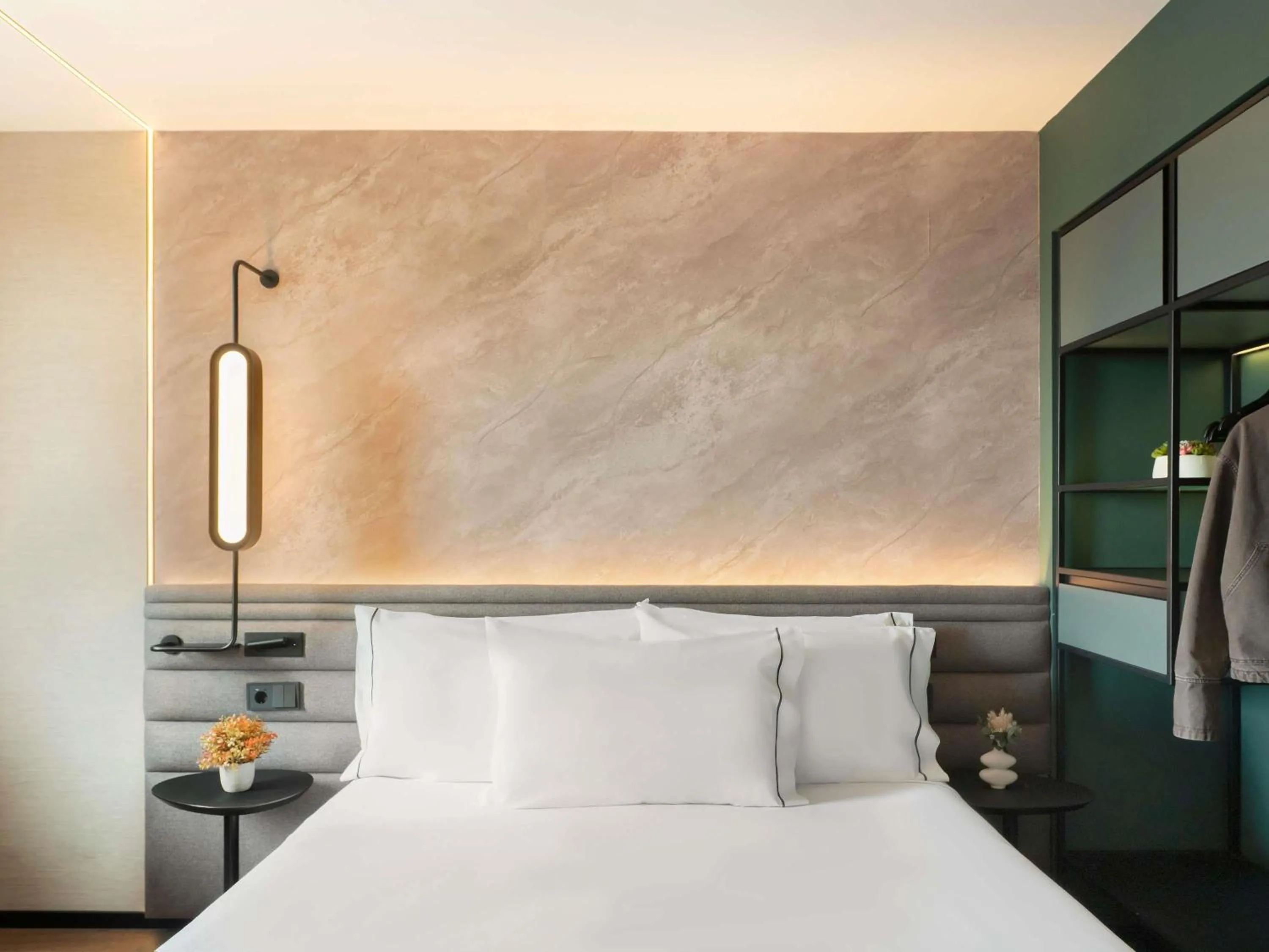 Bedroom, Bed in Novotel Valencia Lavant