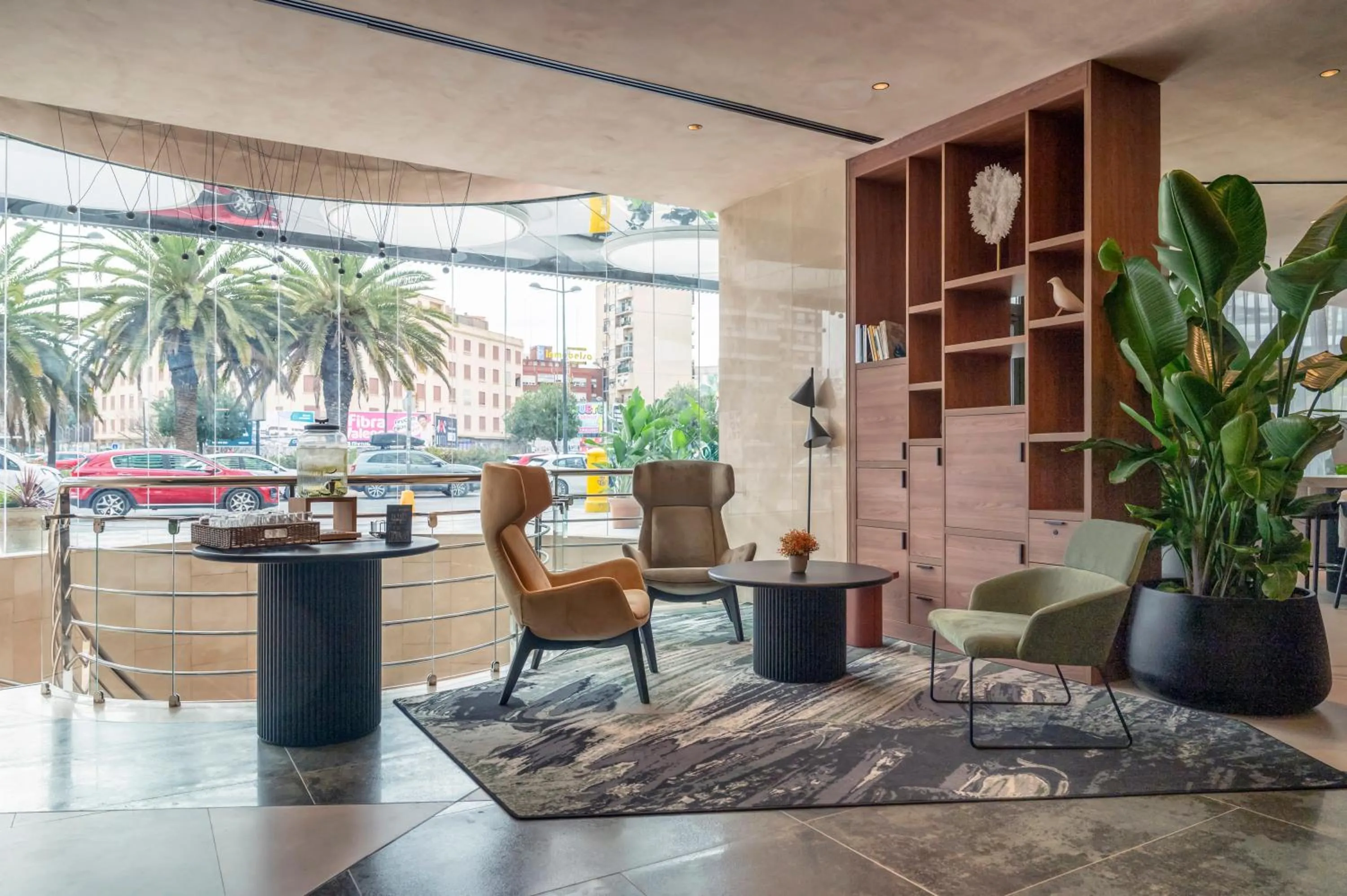 Living room in Novotel Valencia Lavant