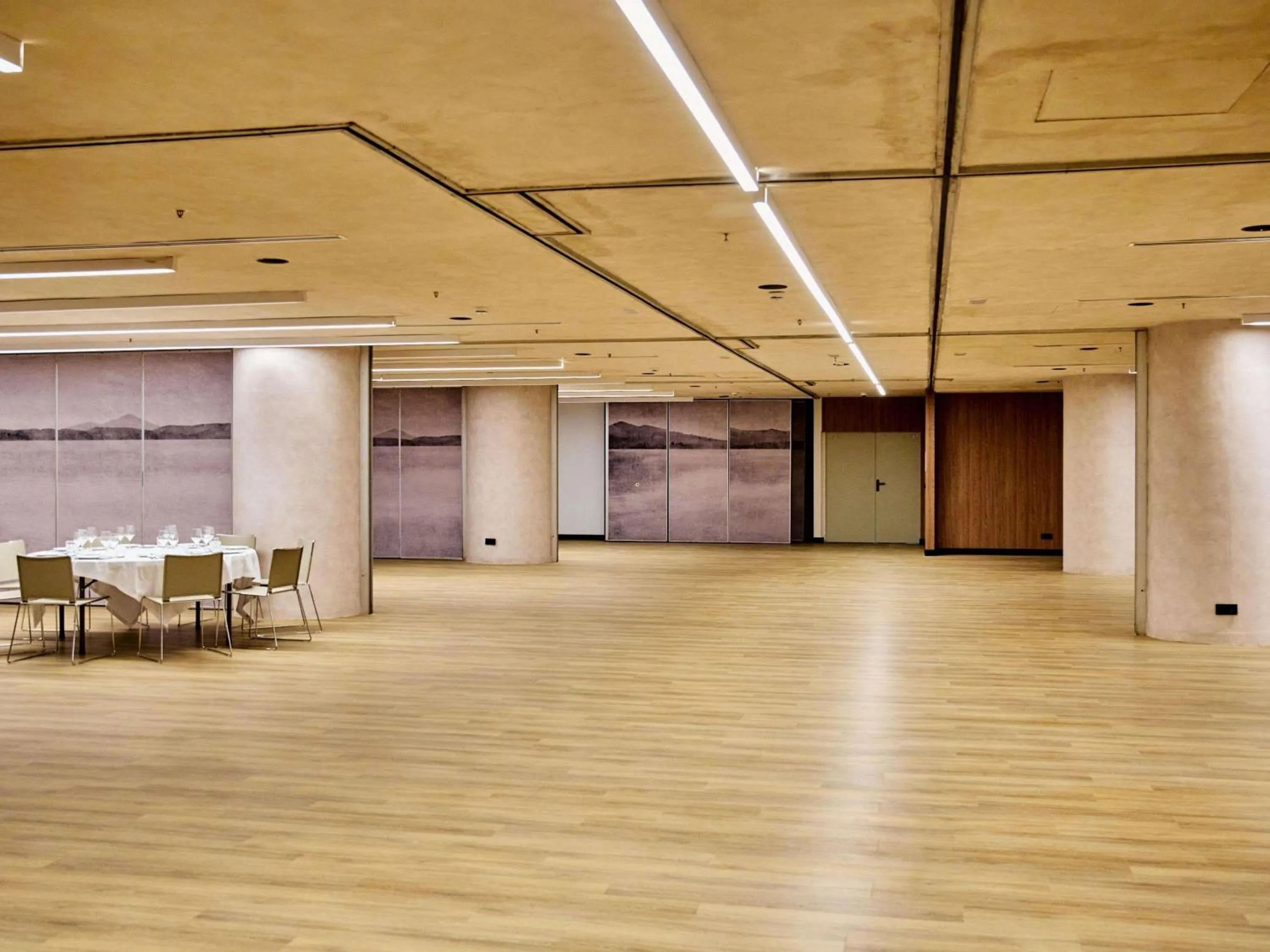 Meeting/conference room in Novotel Valencia Lavant