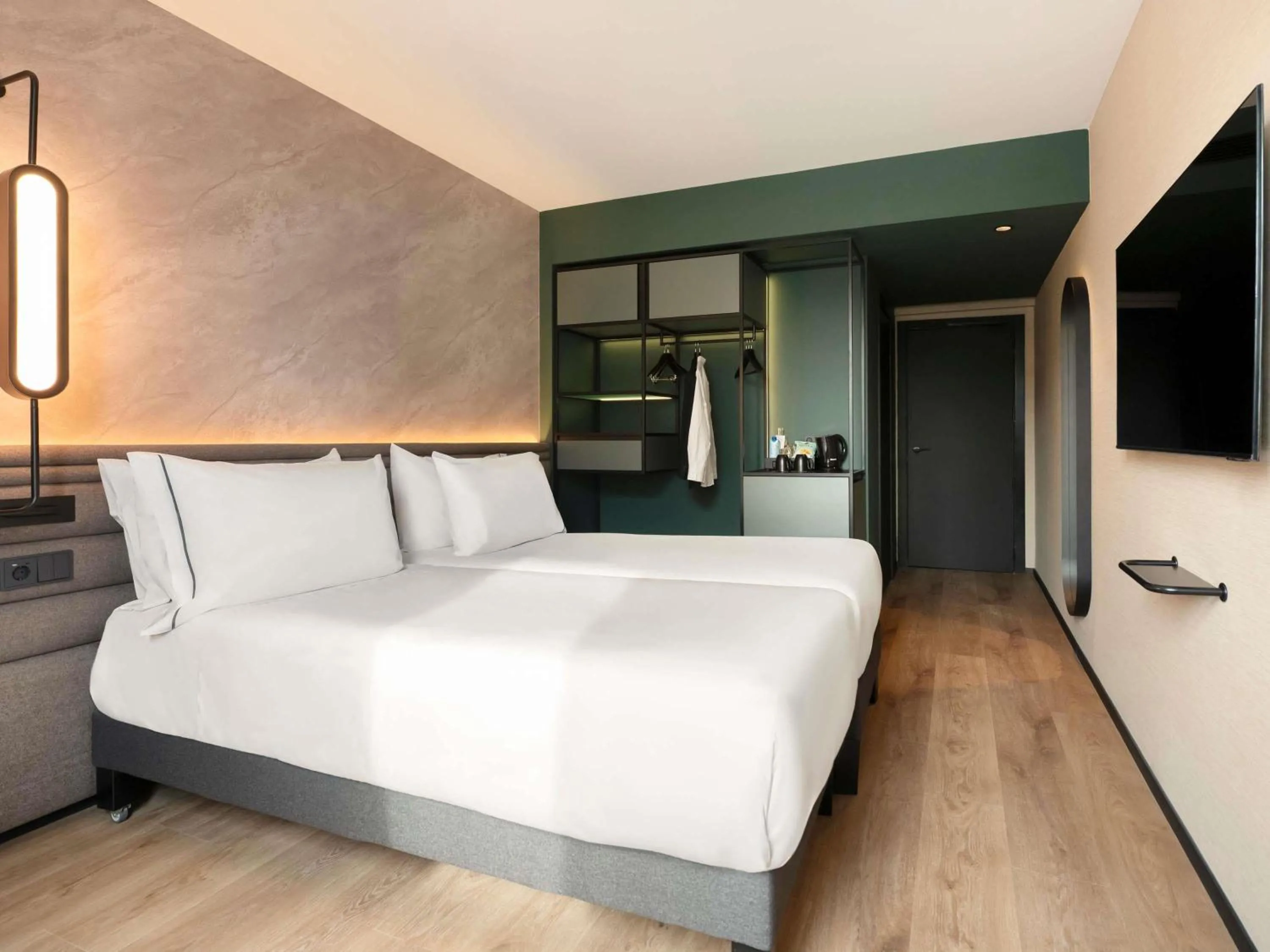 Bedroom, Bed in Novotel Valencia Lavant