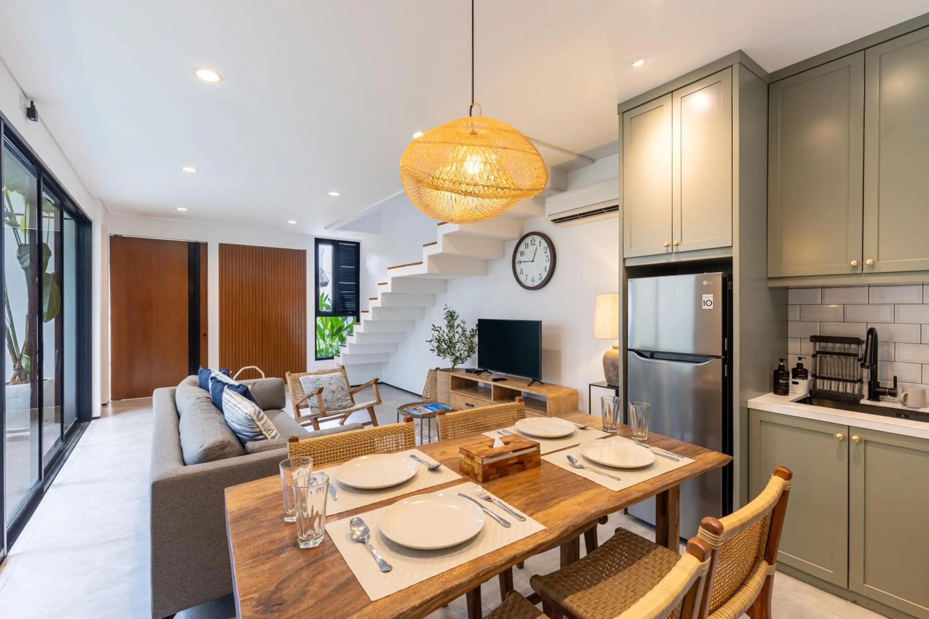 Dining area in Feya Living Villa by Betterplace