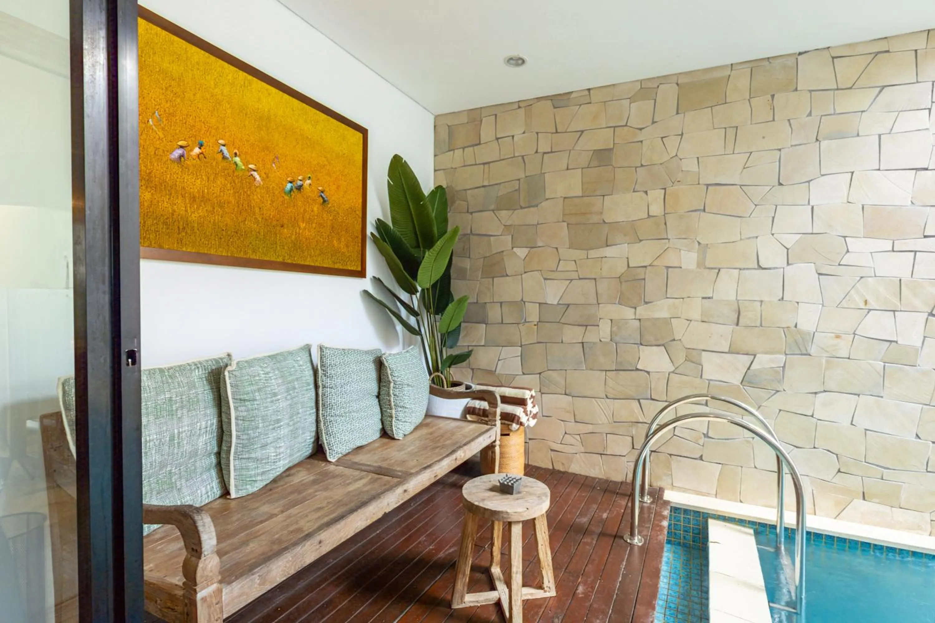 Seating area in Feya Living Villa by Betterplace