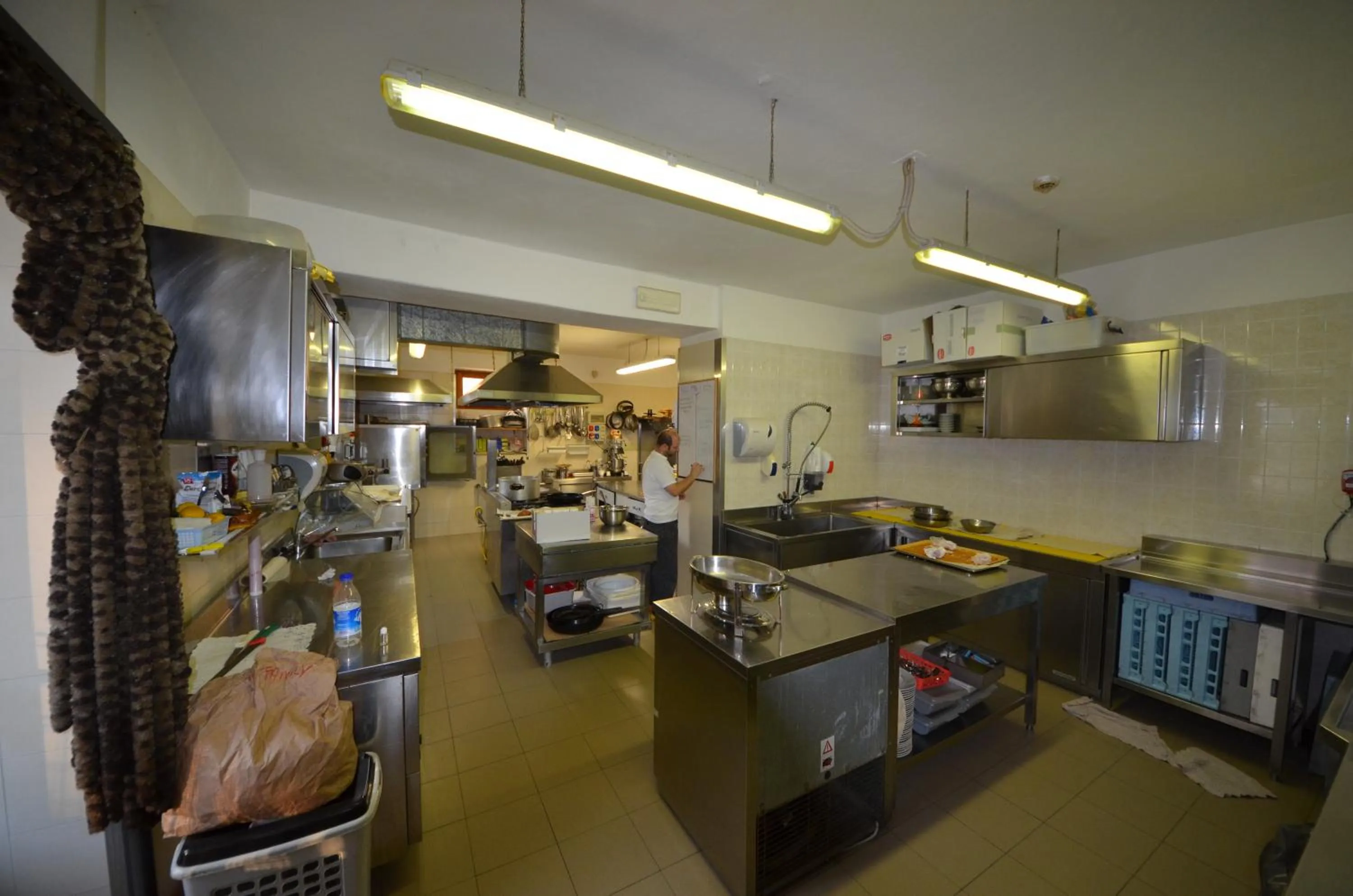 Kitchen or kitchenette in Family Hotel Primavera