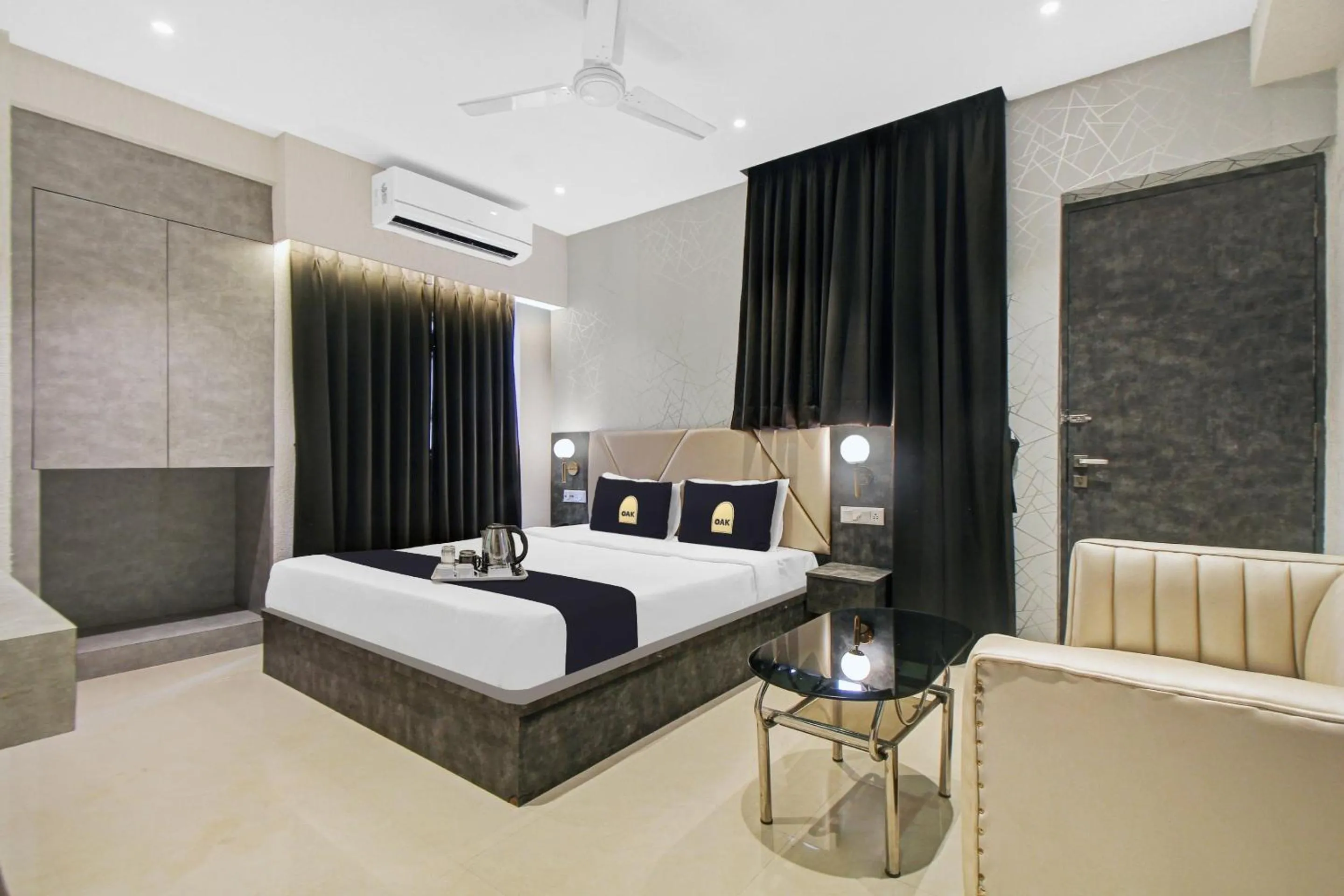 Lobby or reception, Bed in FabHotel Lake View I