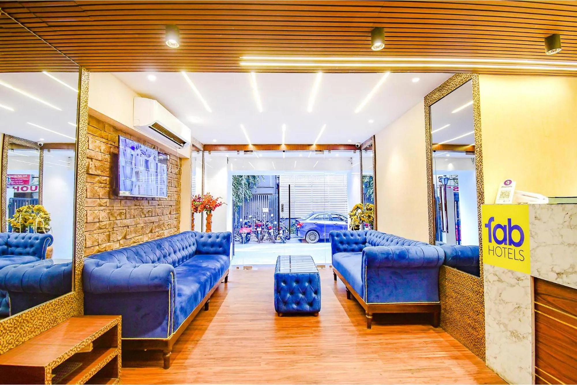 Seating area in FabHotel Lake View Topsia