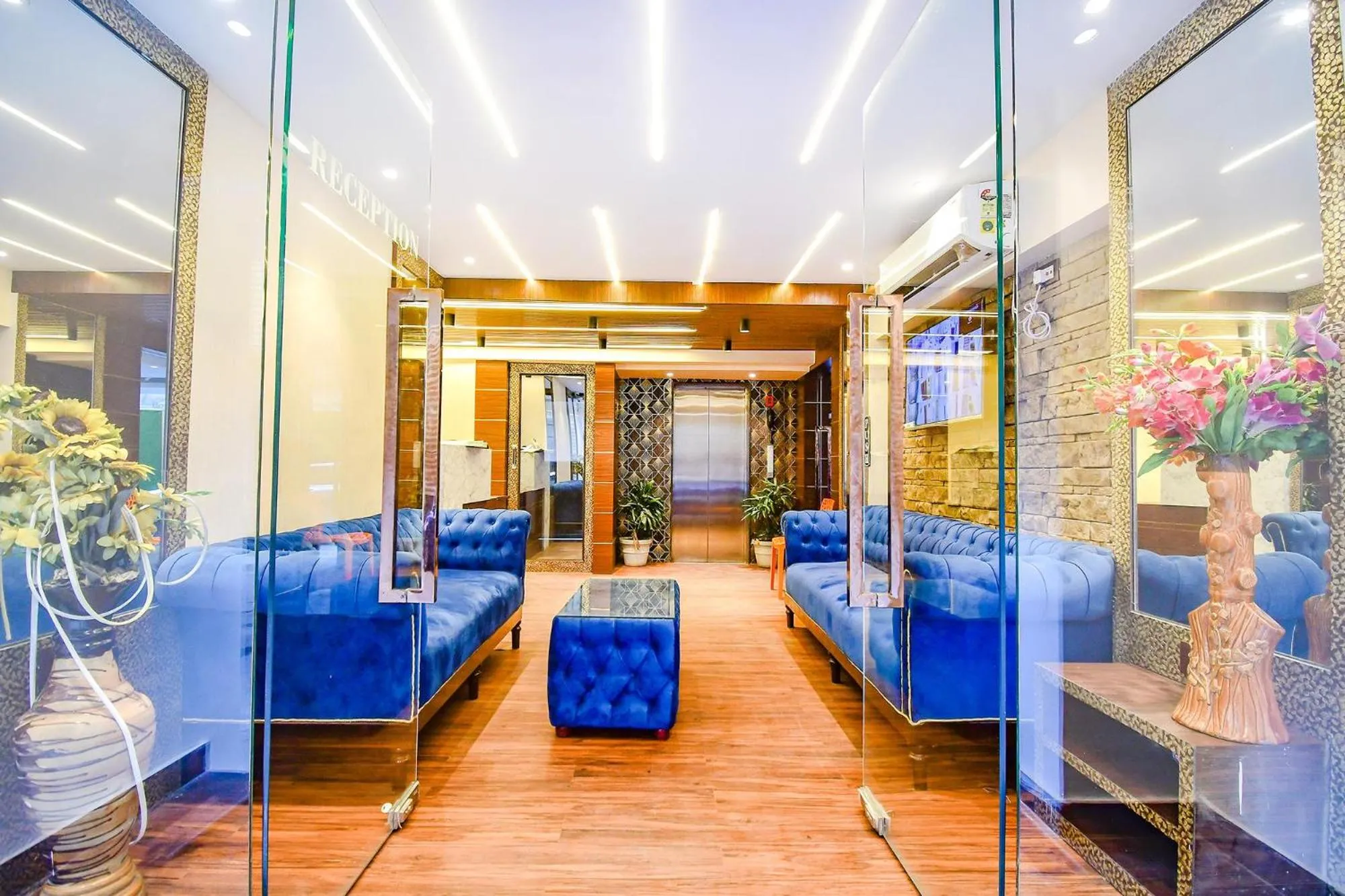 Seating area in FabHotel Lake View Topsia