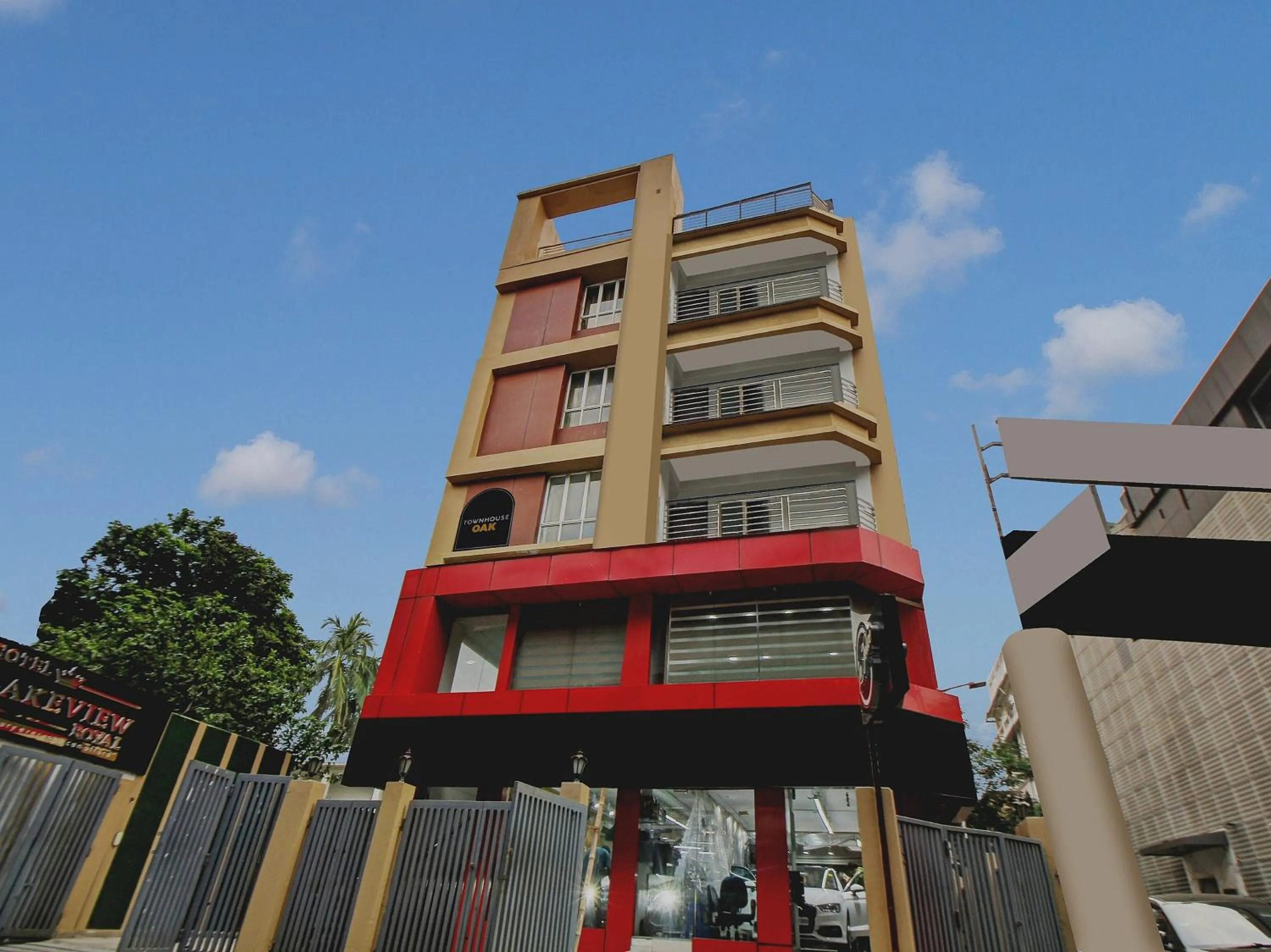 Facade/entrance in FabHotel Lake View I