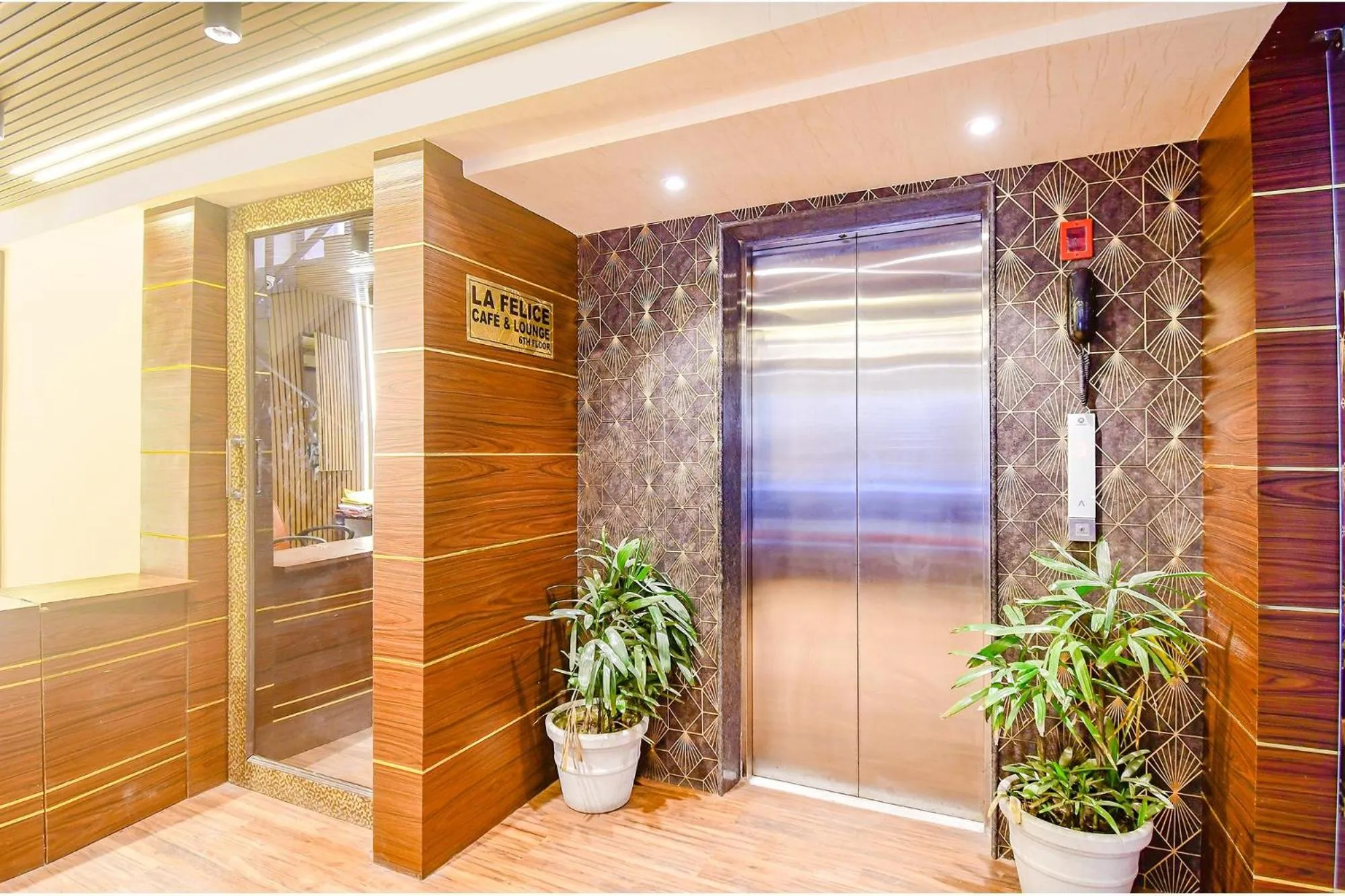 Lobby or reception in FabHotel Lake View Topsia