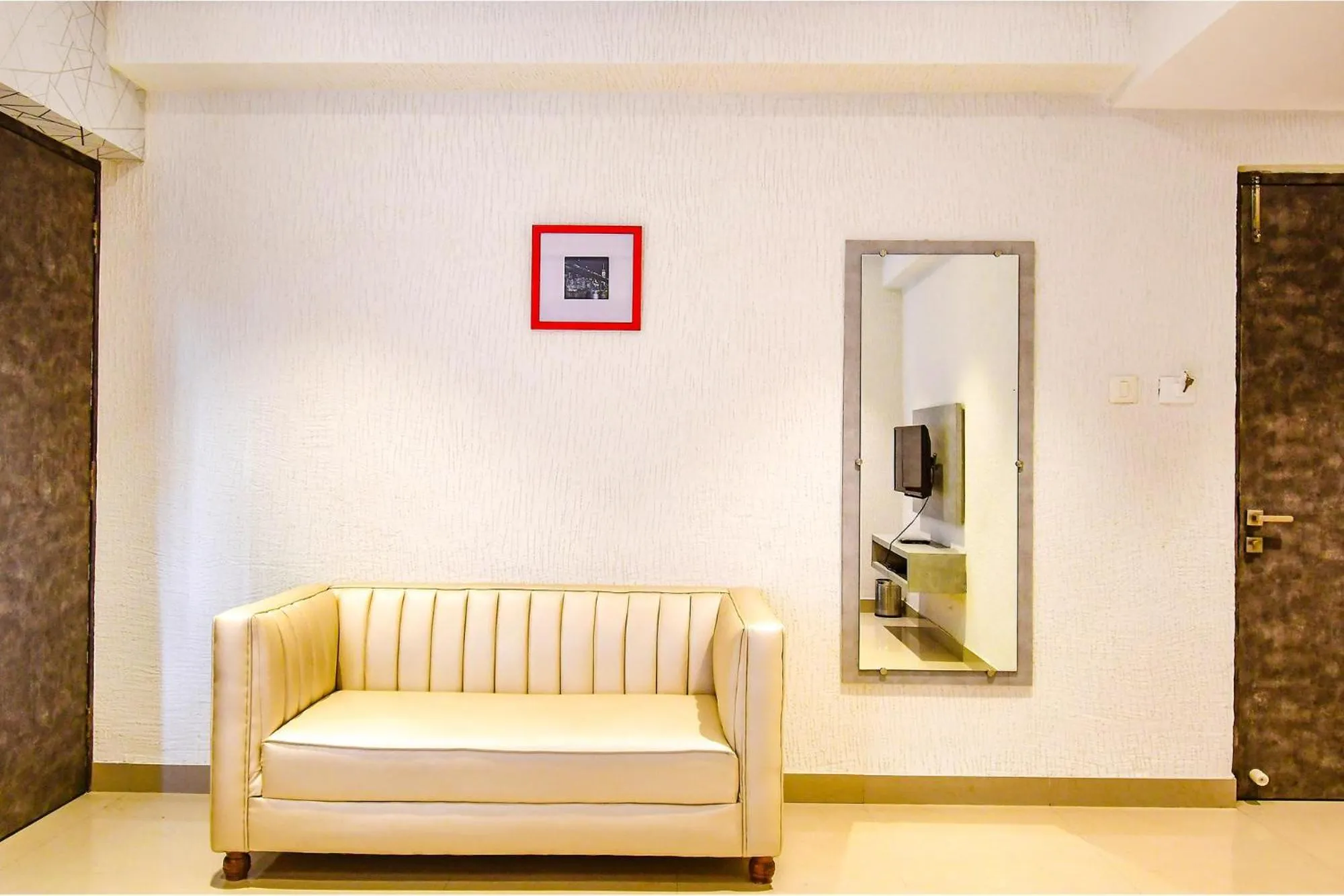 Seating area in FabHotel Lake View Topsia