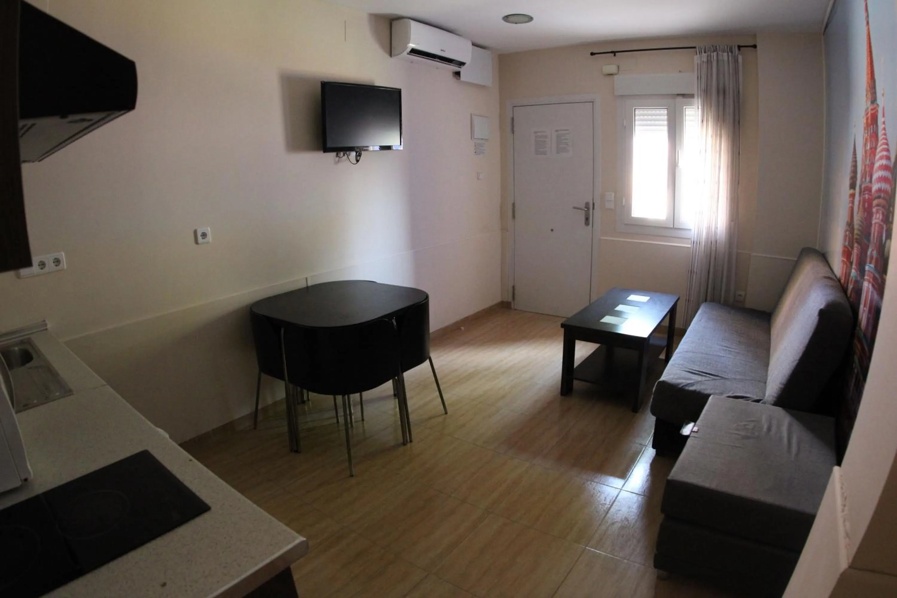 TV and multimedia in Apartamentos Marina Internacional