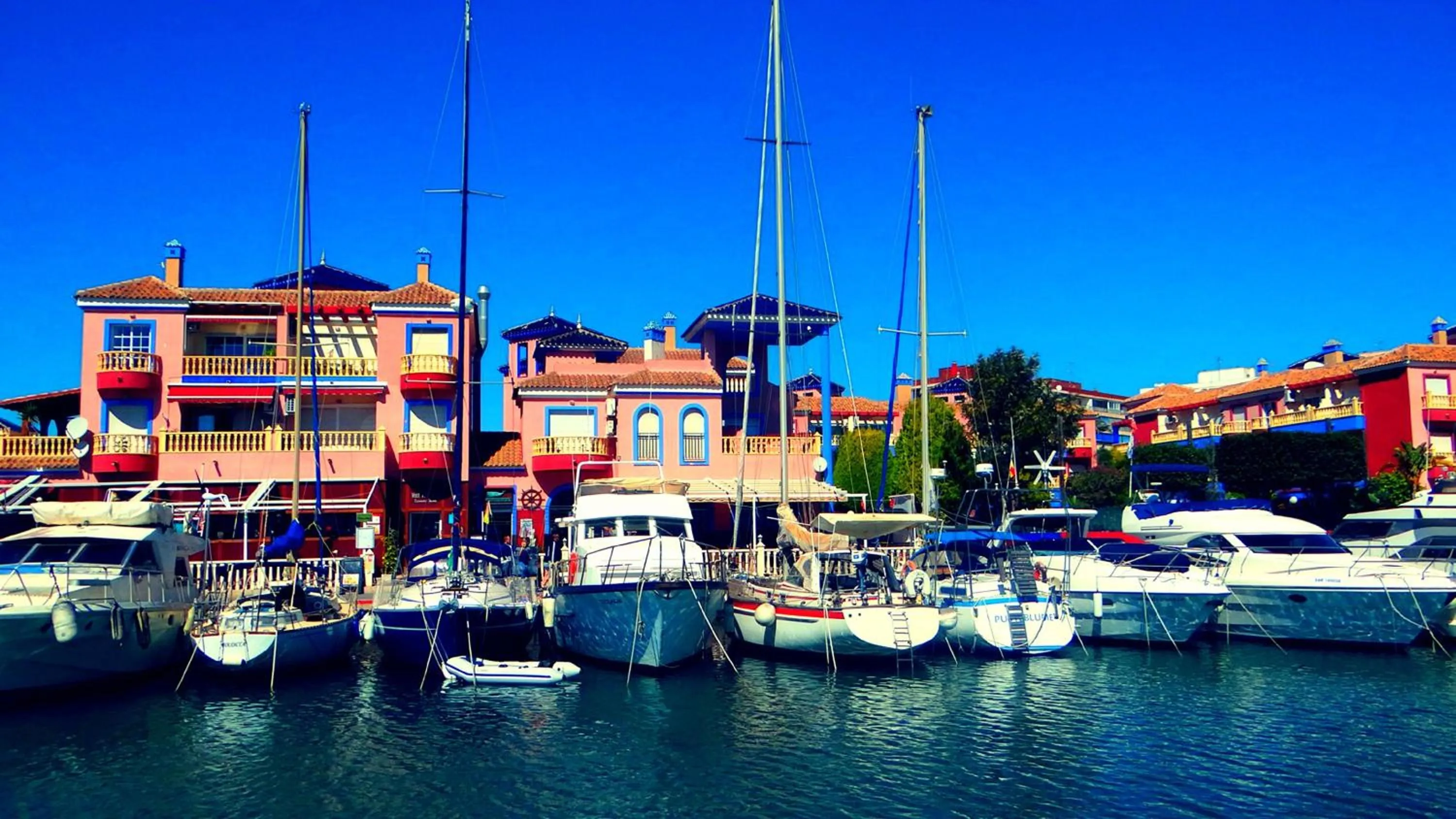 Neighbourhood in Apartamentos Marina Internacional