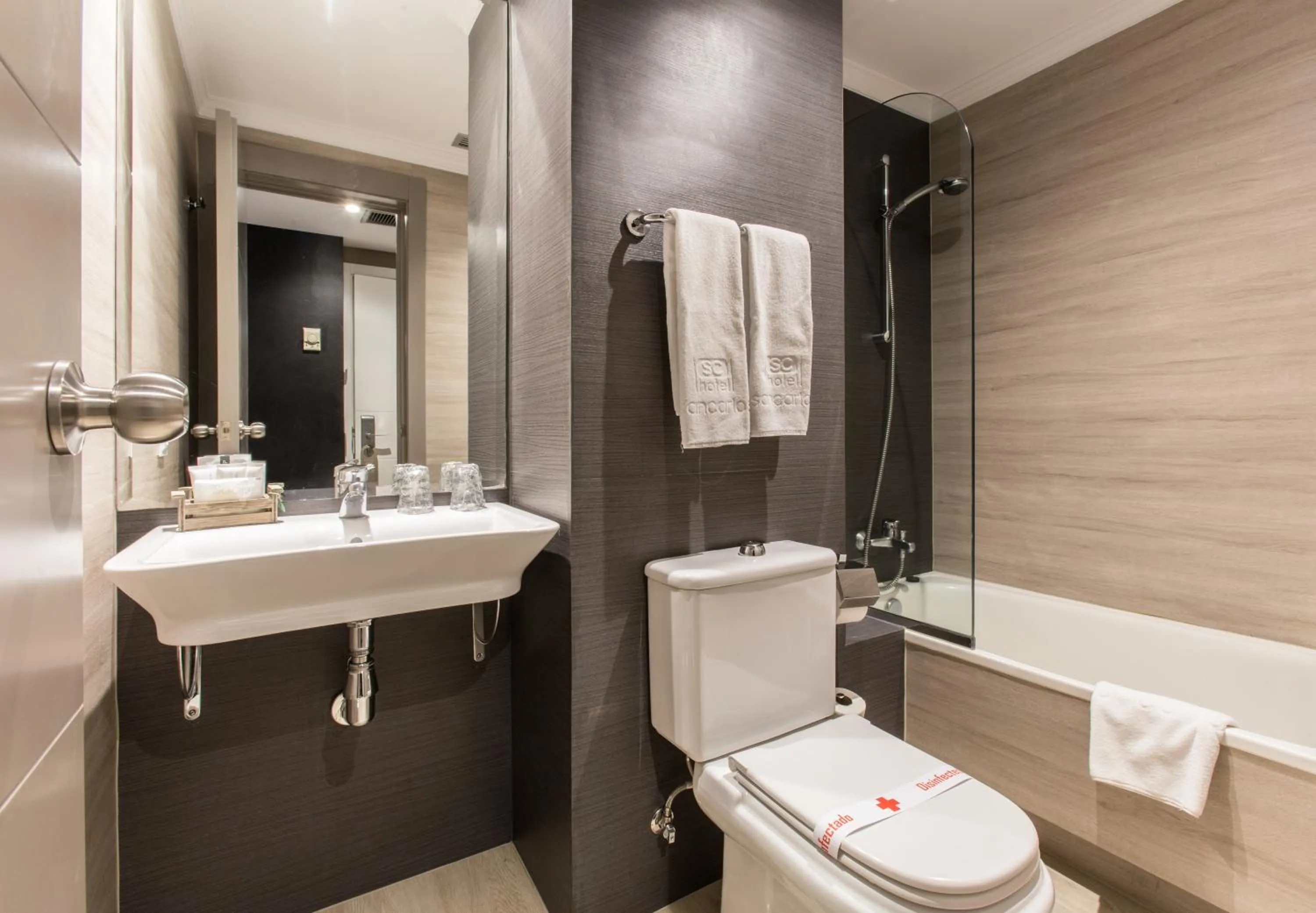 Bathroom in Hotel Alda San Carlos