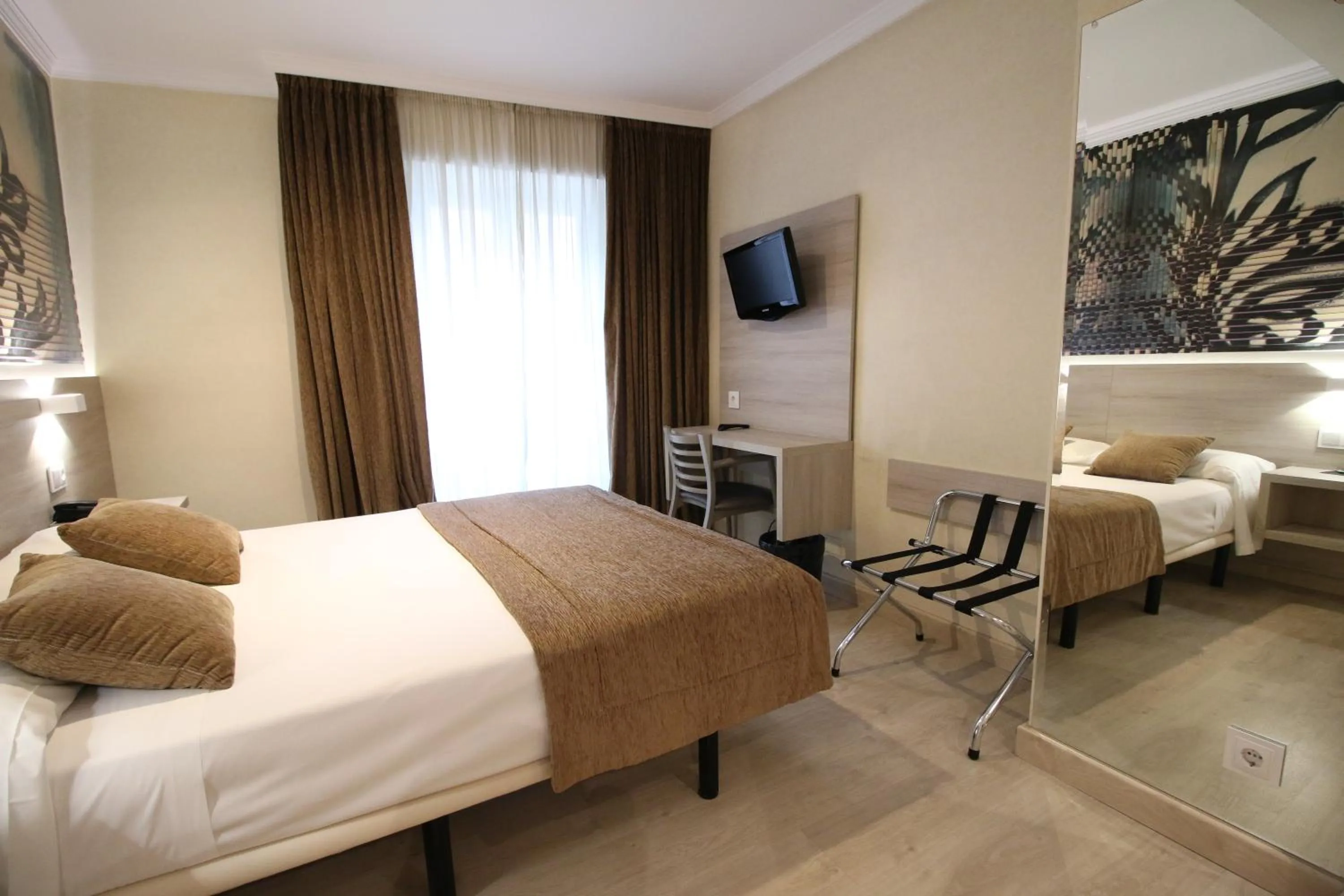 Bed in Hotel Alda San Carlos