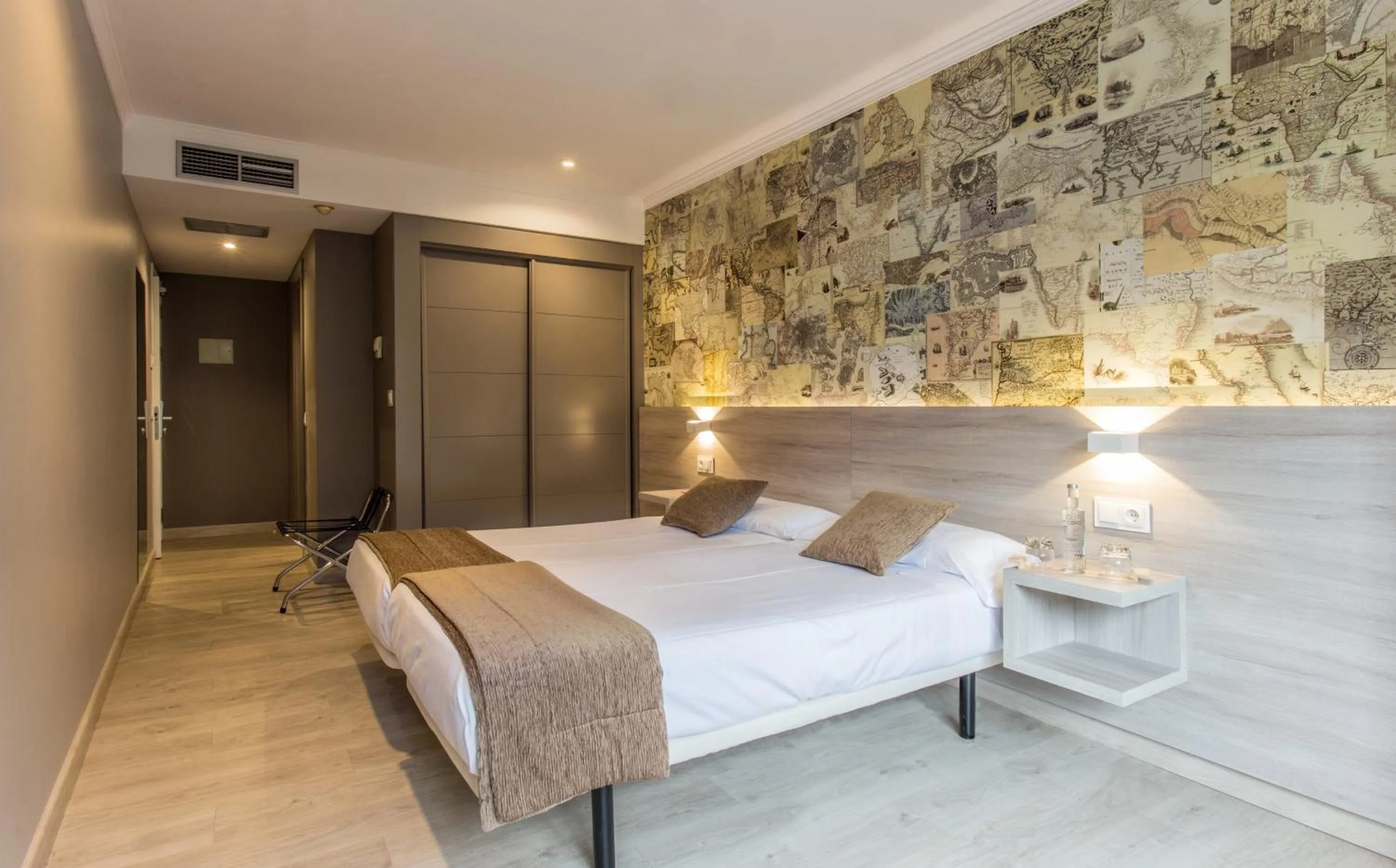 Bed in Hotel Alda San Carlos