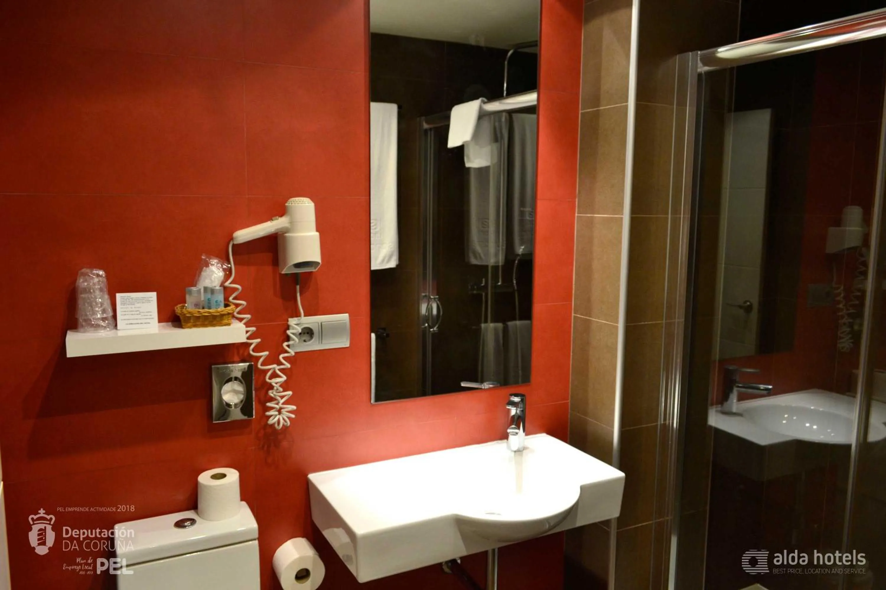 Shower in Hotel Alda San Carlos