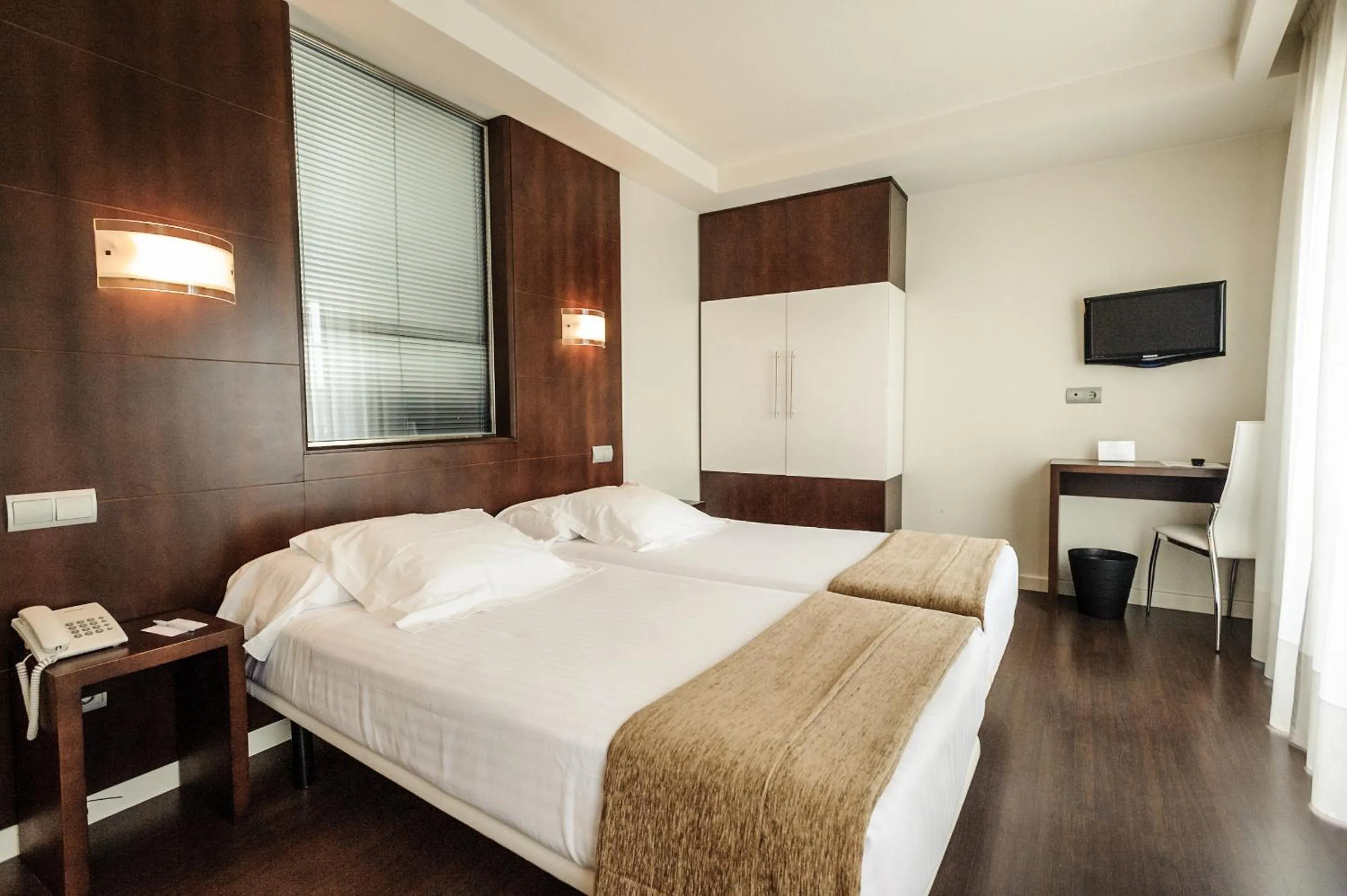 Bed in Hotel Alda San Carlos