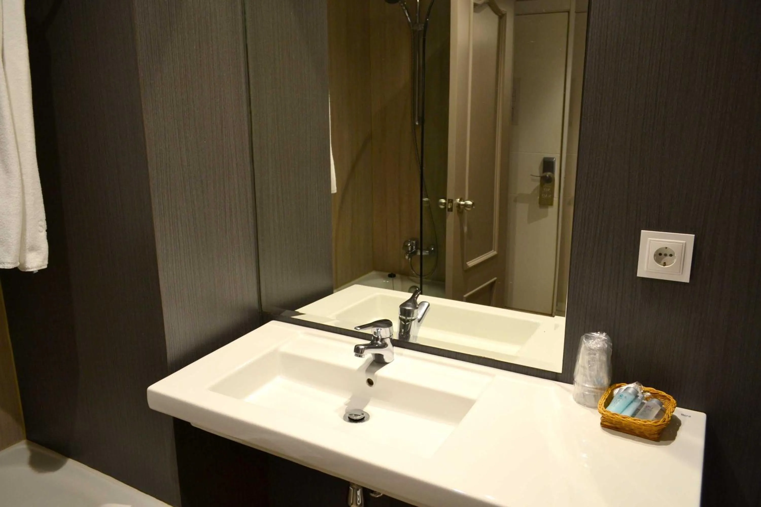 Bathroom in Hotel Alda San Carlos