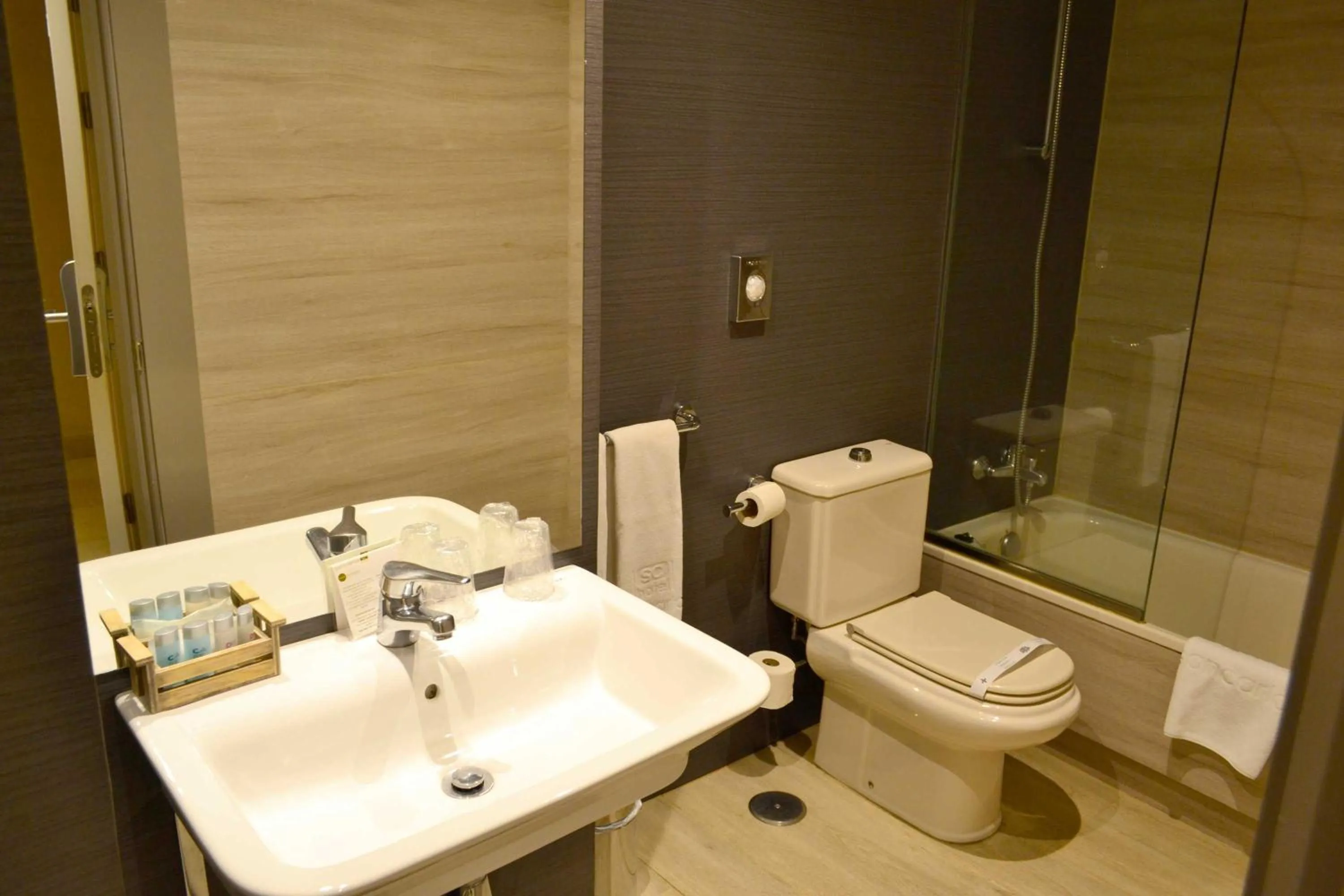 Bathroom in Hotel Alda San Carlos