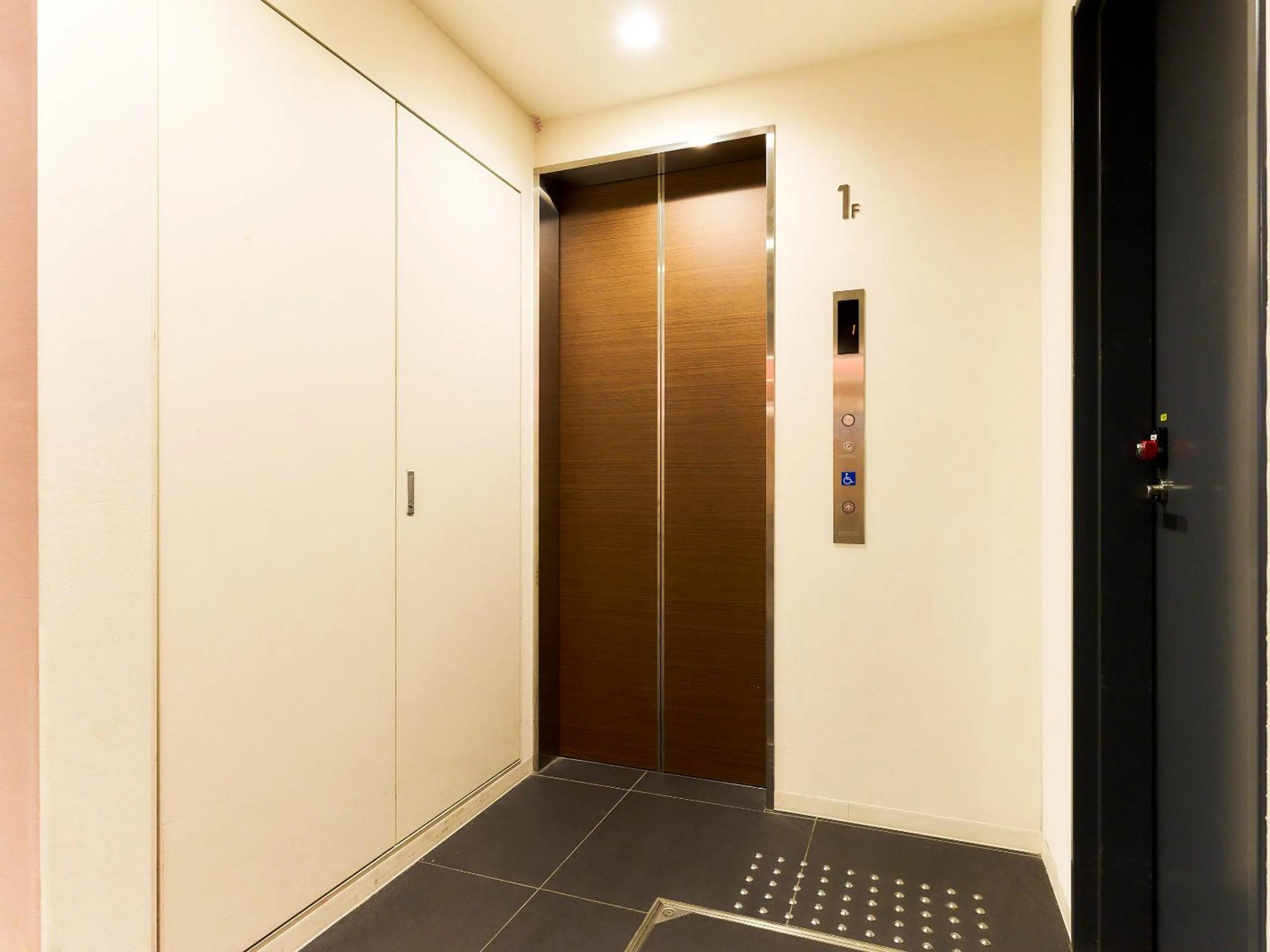 elevator in Hotel Meldia Kyotoshijoomiya