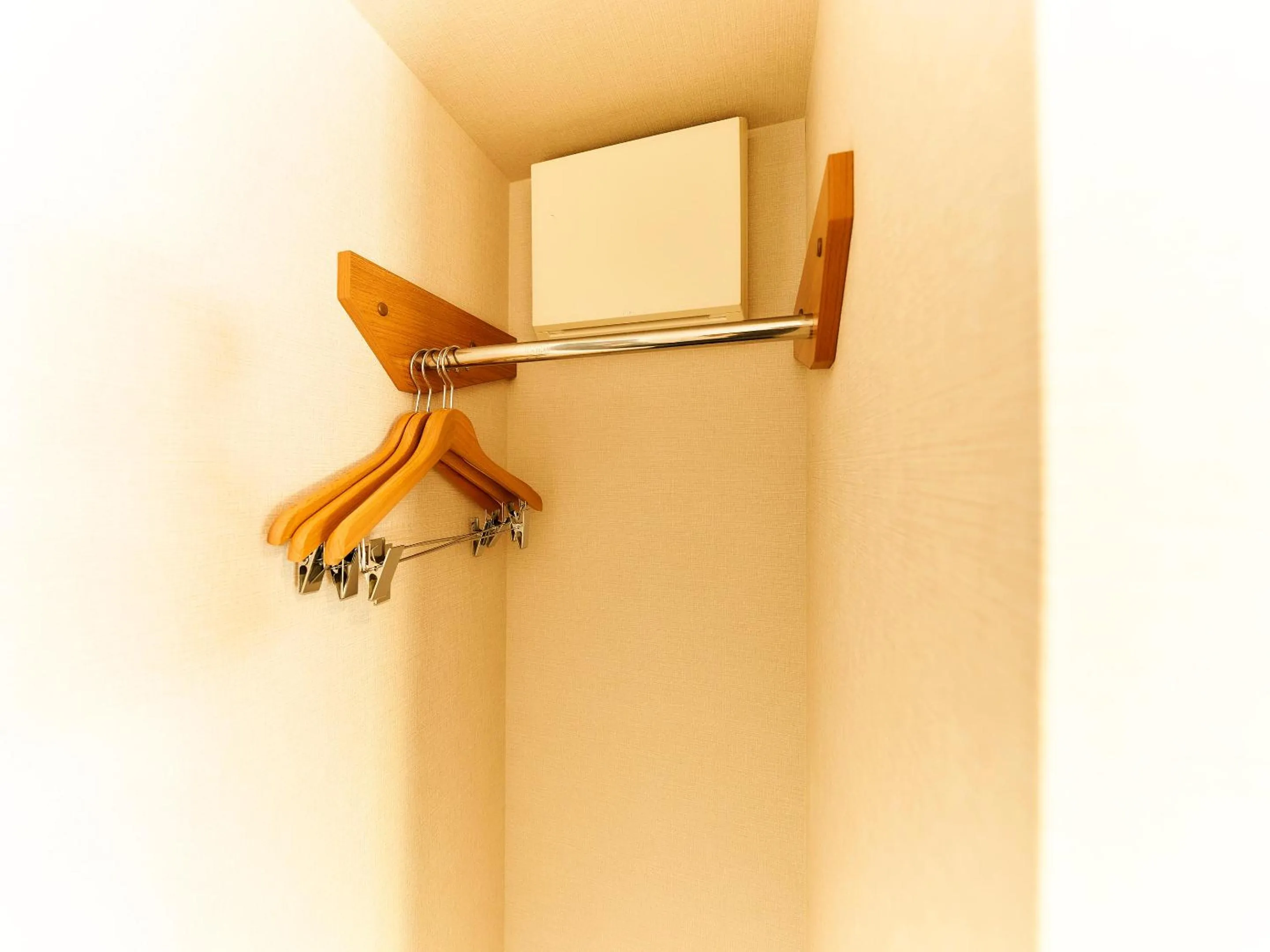 wardrobe in Hotel Meldia Kyotoshijoomiya