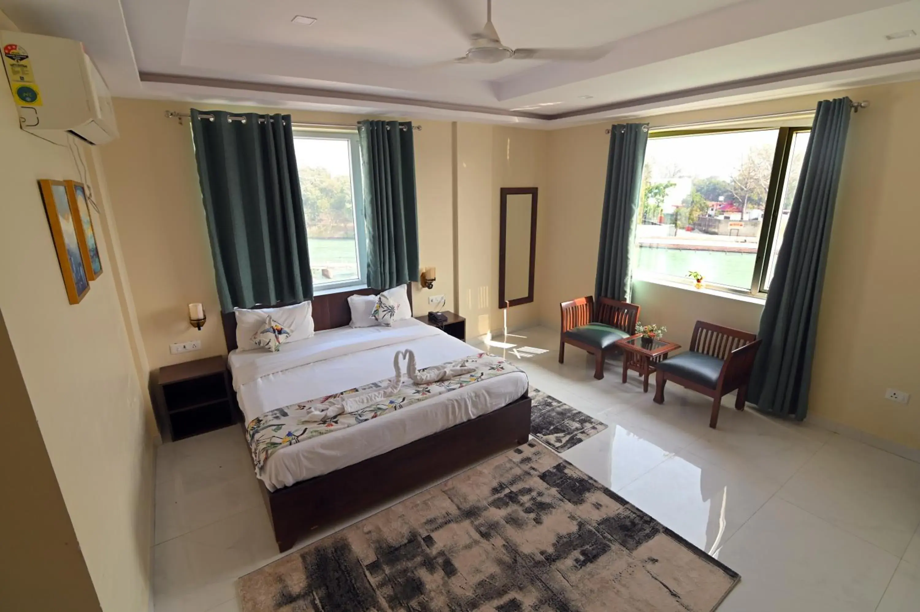 Suite with River View in Jaswinder Bhawan - By The Ganges Suite with River View in Jaswinder Bhawan - By The Ganges