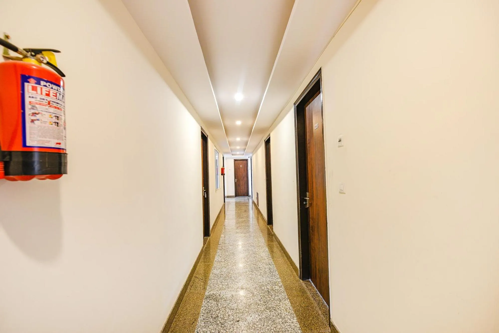 Lobby or reception in FabHotel Jaswinder Bhawan