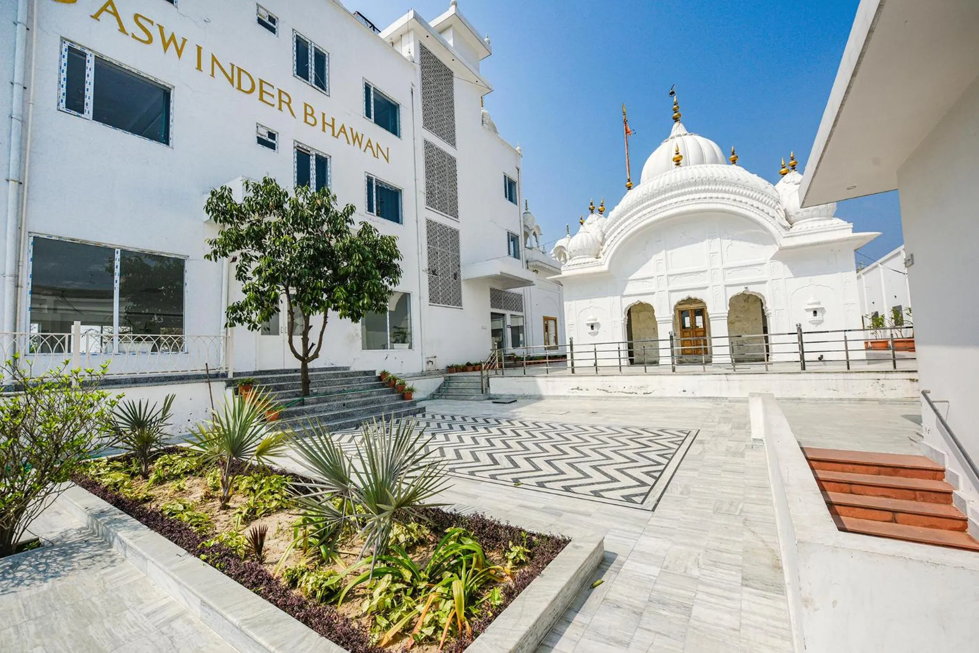 Facade/entrance in FabHotel Jaswinder Bhawan