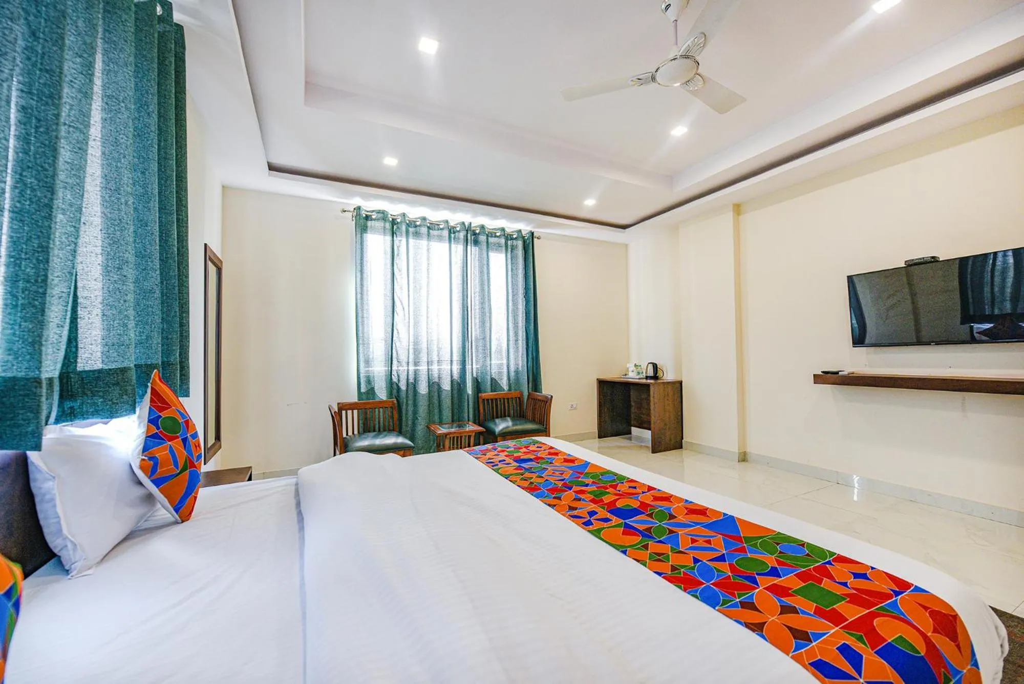 Bed in FabHotel Jaswinder Bhawan