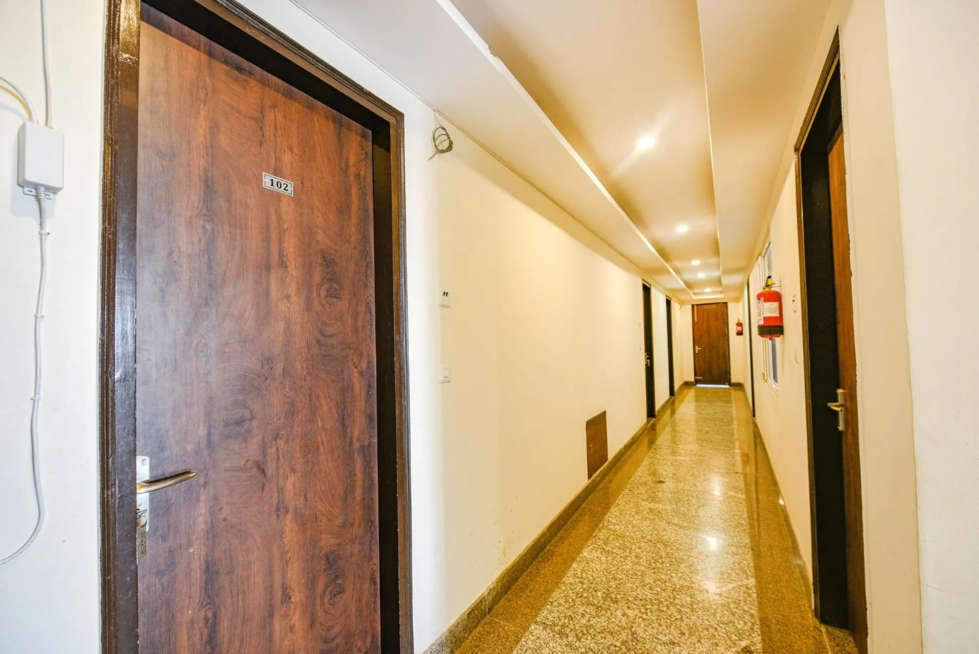 Lobby or reception in FabHotel Jaswinder Bhawan