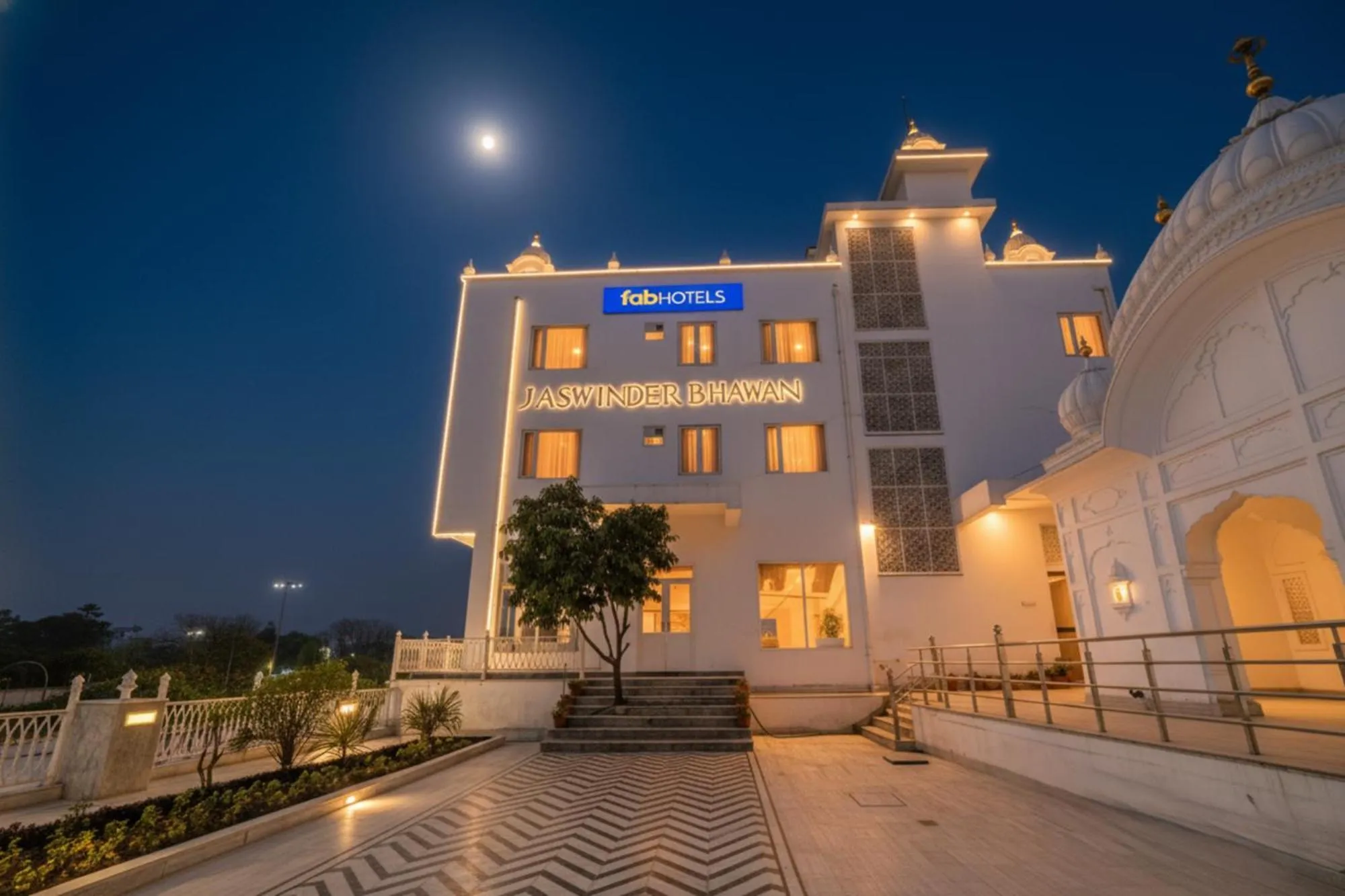 Property building in FabHotel Jaswinder Bhawan