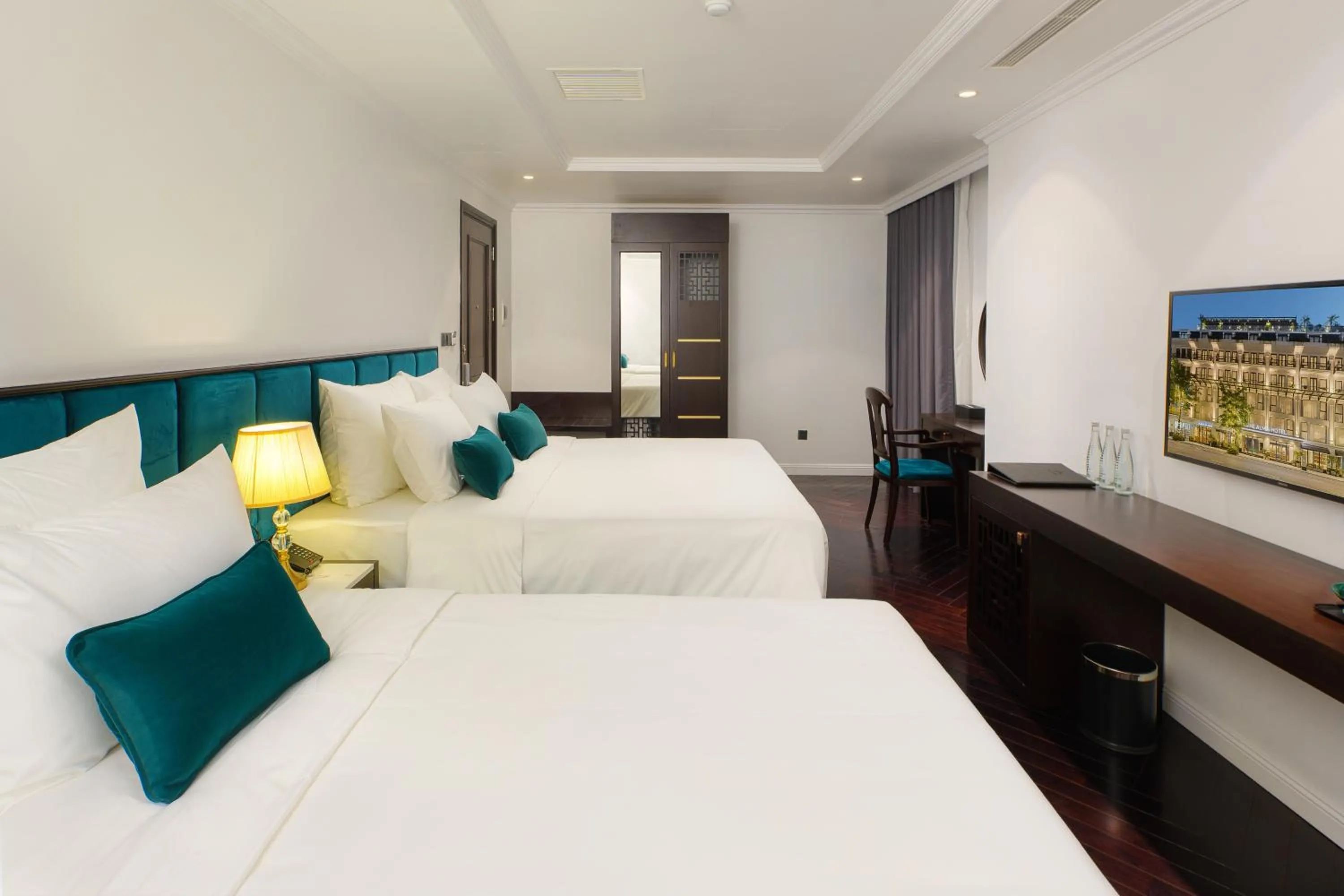 Bedroom, Bed in The Almin Hotel