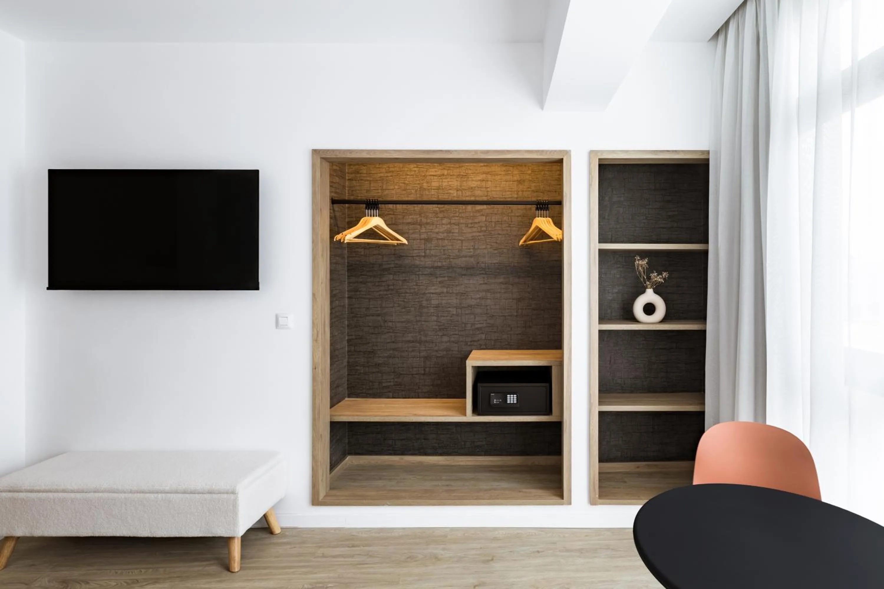 wardrobe in La Suite