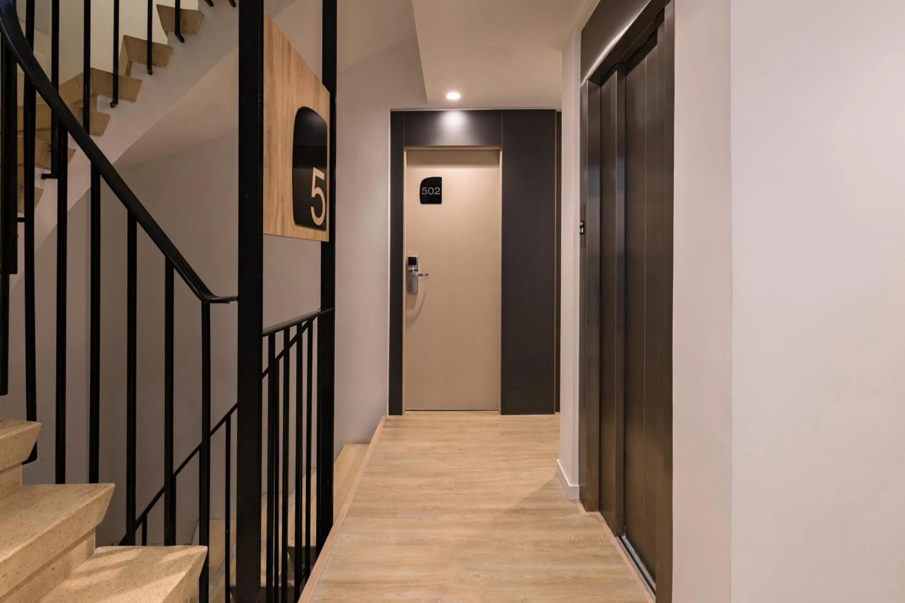 Decorative detail in La Suite