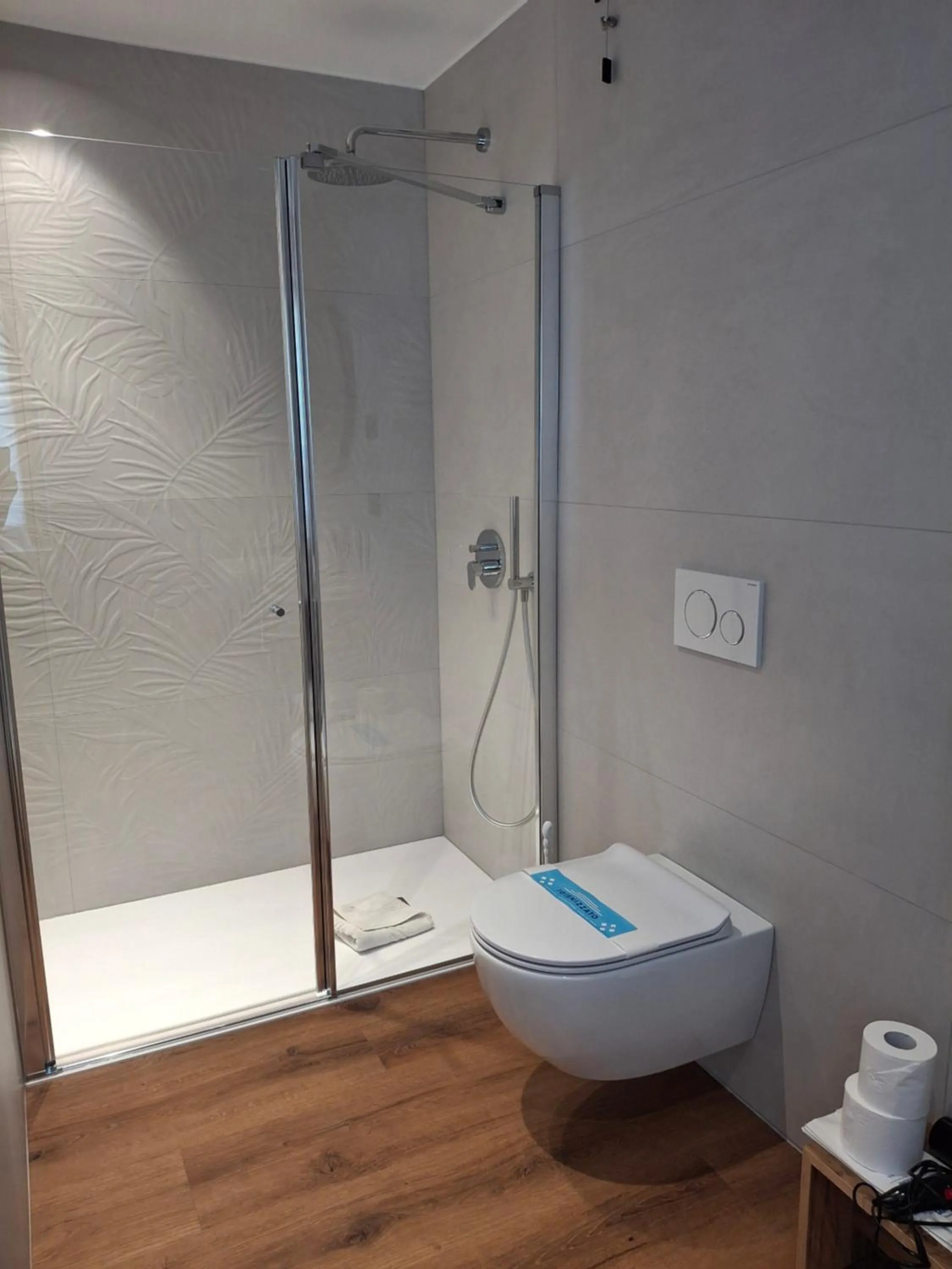 Shower in Hotel Dolomiti Saone