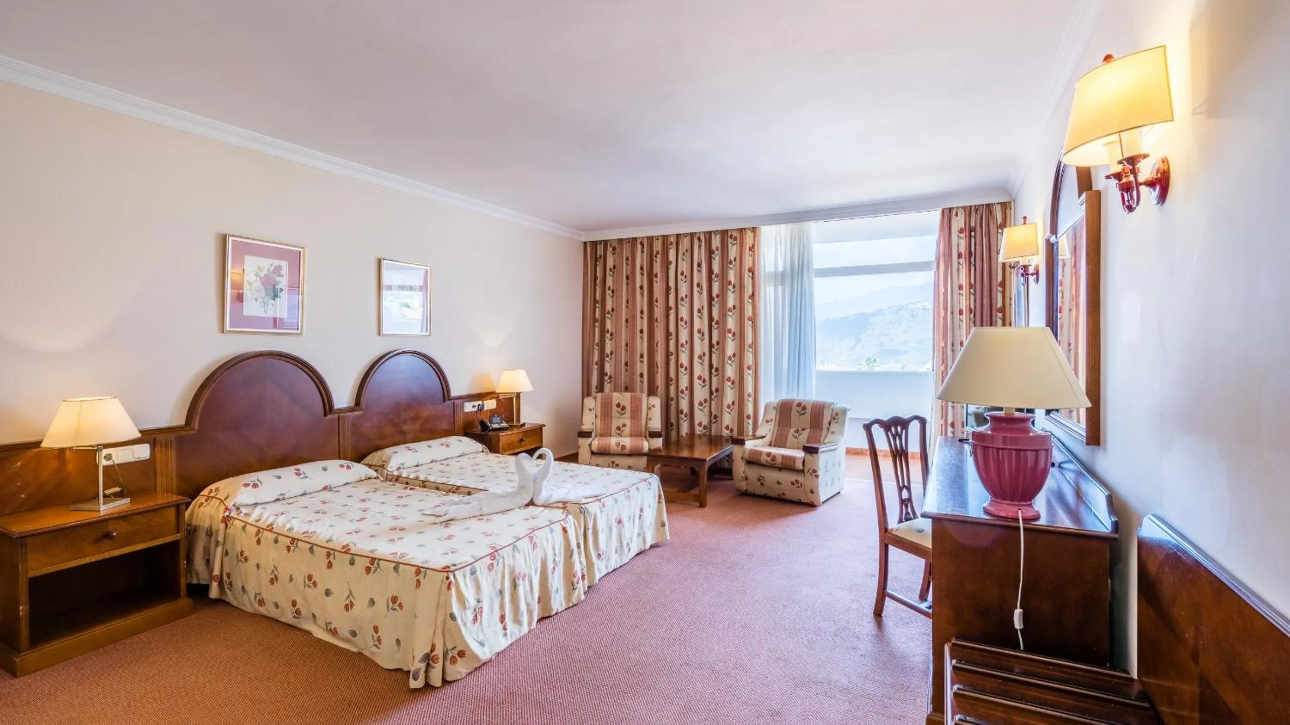 Photo of the whole room, Bed in Complejo BLUESEA Puerto Resort compuesto por Hotel Canarife y Bonanza Palace