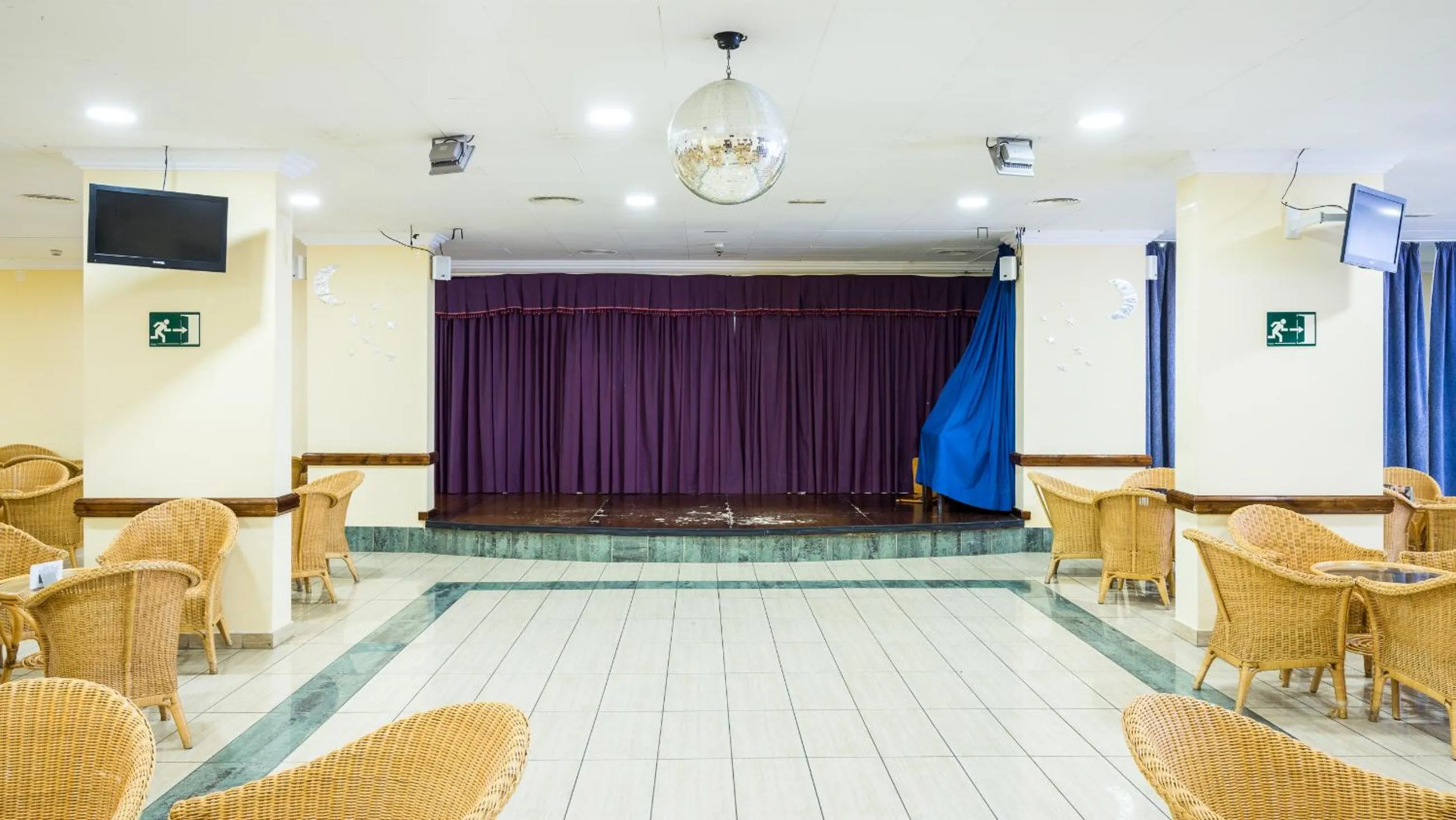 Lounge or bar in Complejo BLUESEA Puerto Resort compuesto por Hotel Canarife y Bonanza Palace