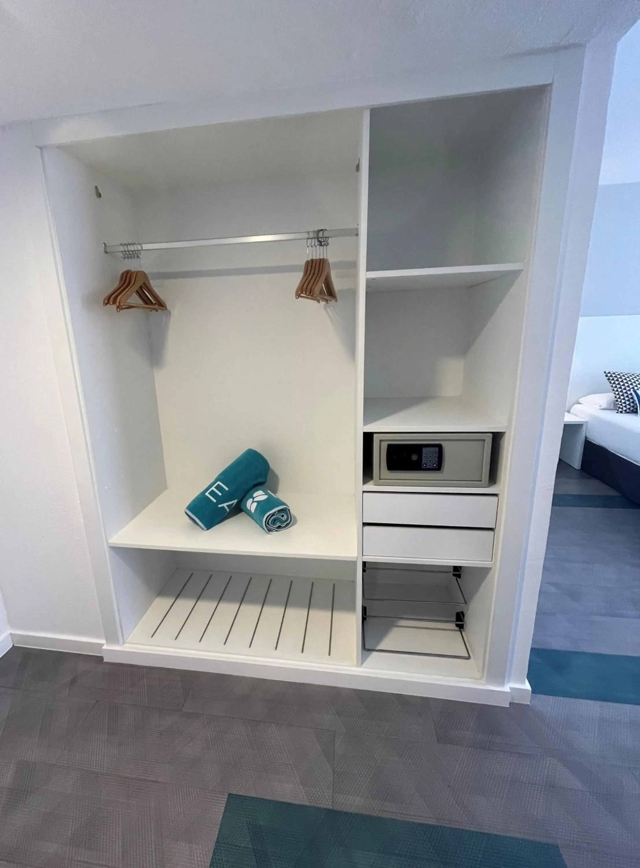 safe, Bed in Complejo BLUESEA Puerto Resort compuesto por Hotel Canarife y Bonanza Palace