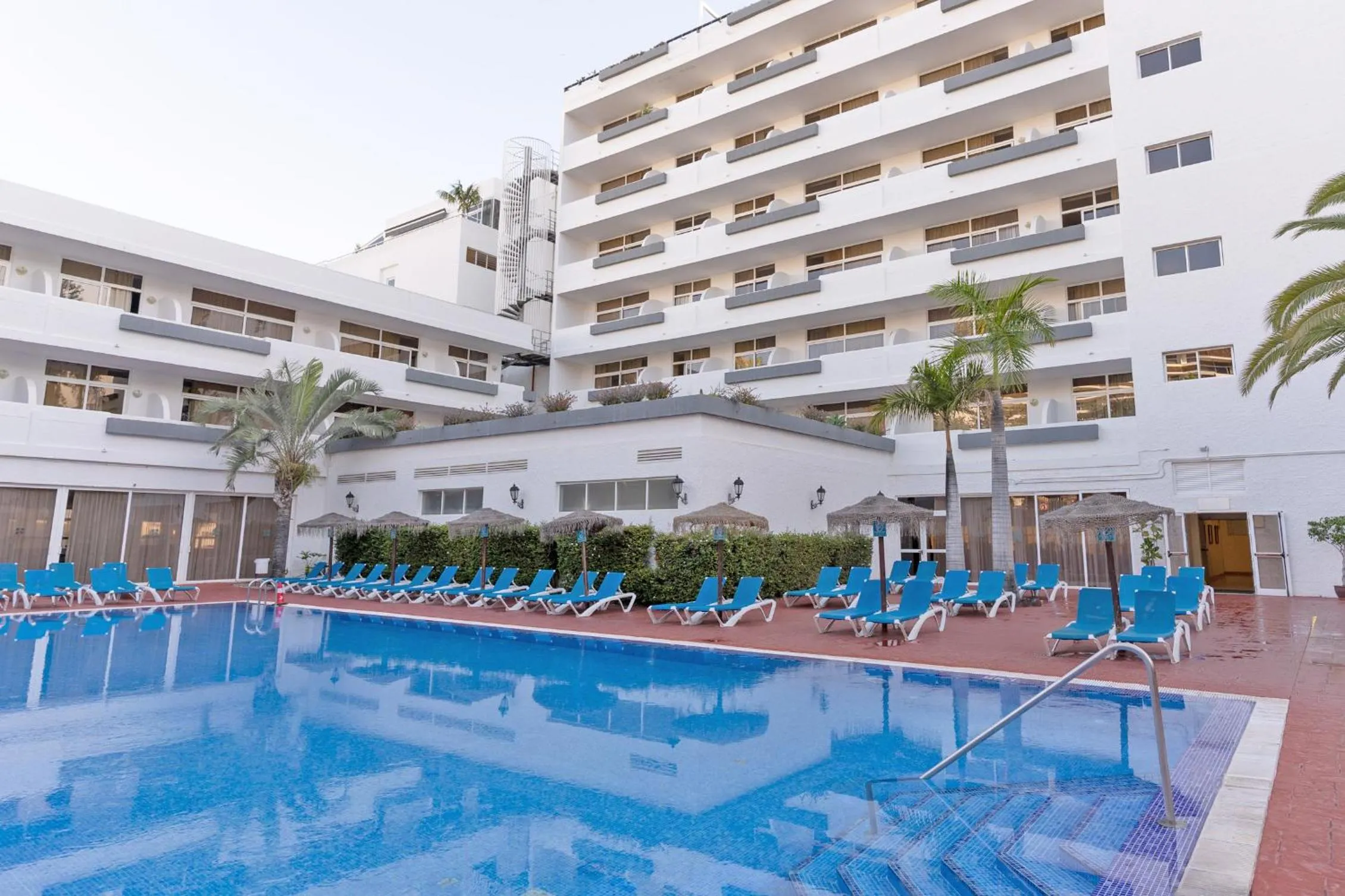 Swimming pool in Complejo BLUESEA Puerto Resort compuesto por Hotel Canarife y Bonanza Palace