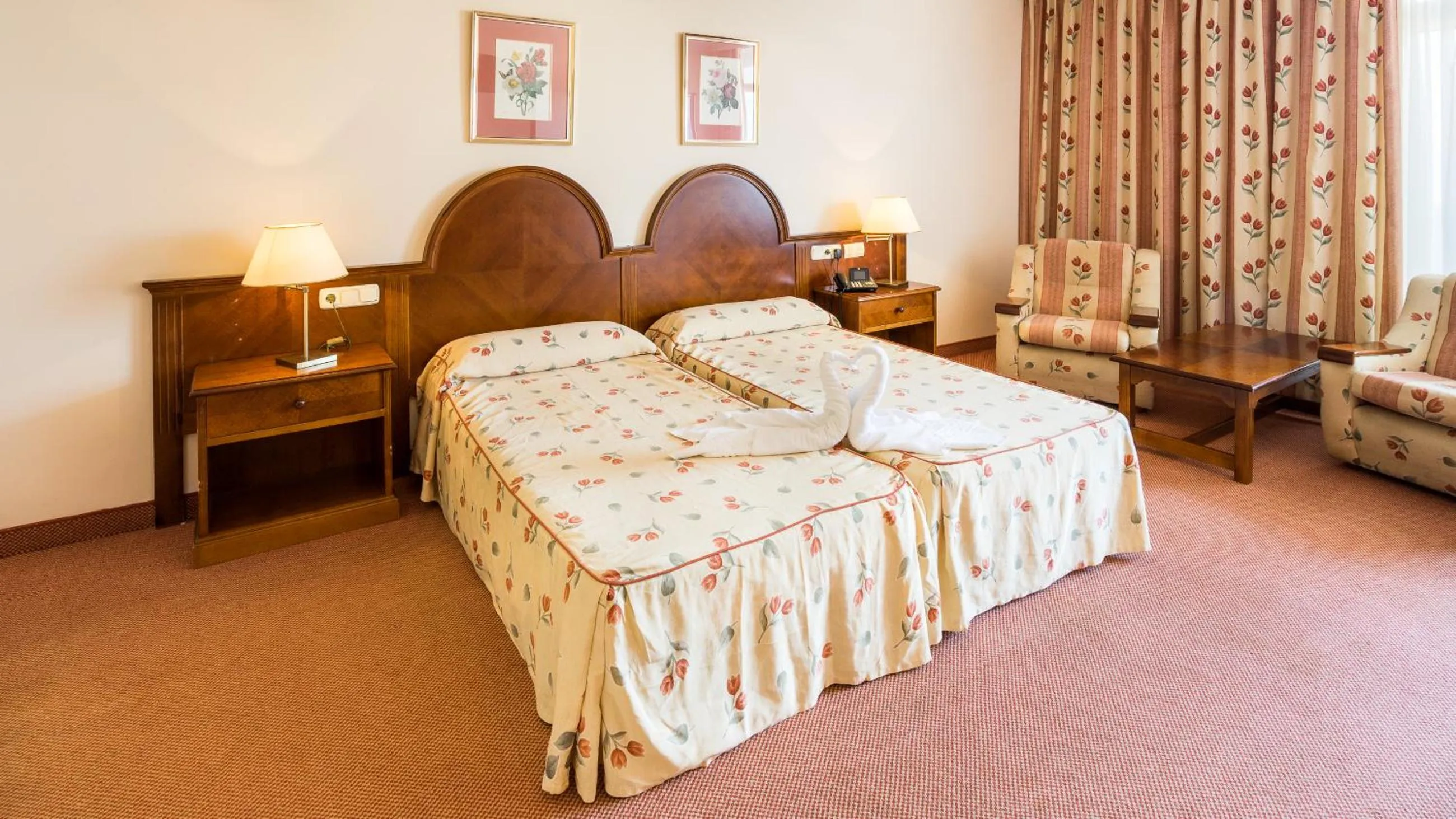 Photo of the whole room, Bed in Complejo BLUESEA Puerto Resort compuesto por Hotel Canarife y Bonanza Palace