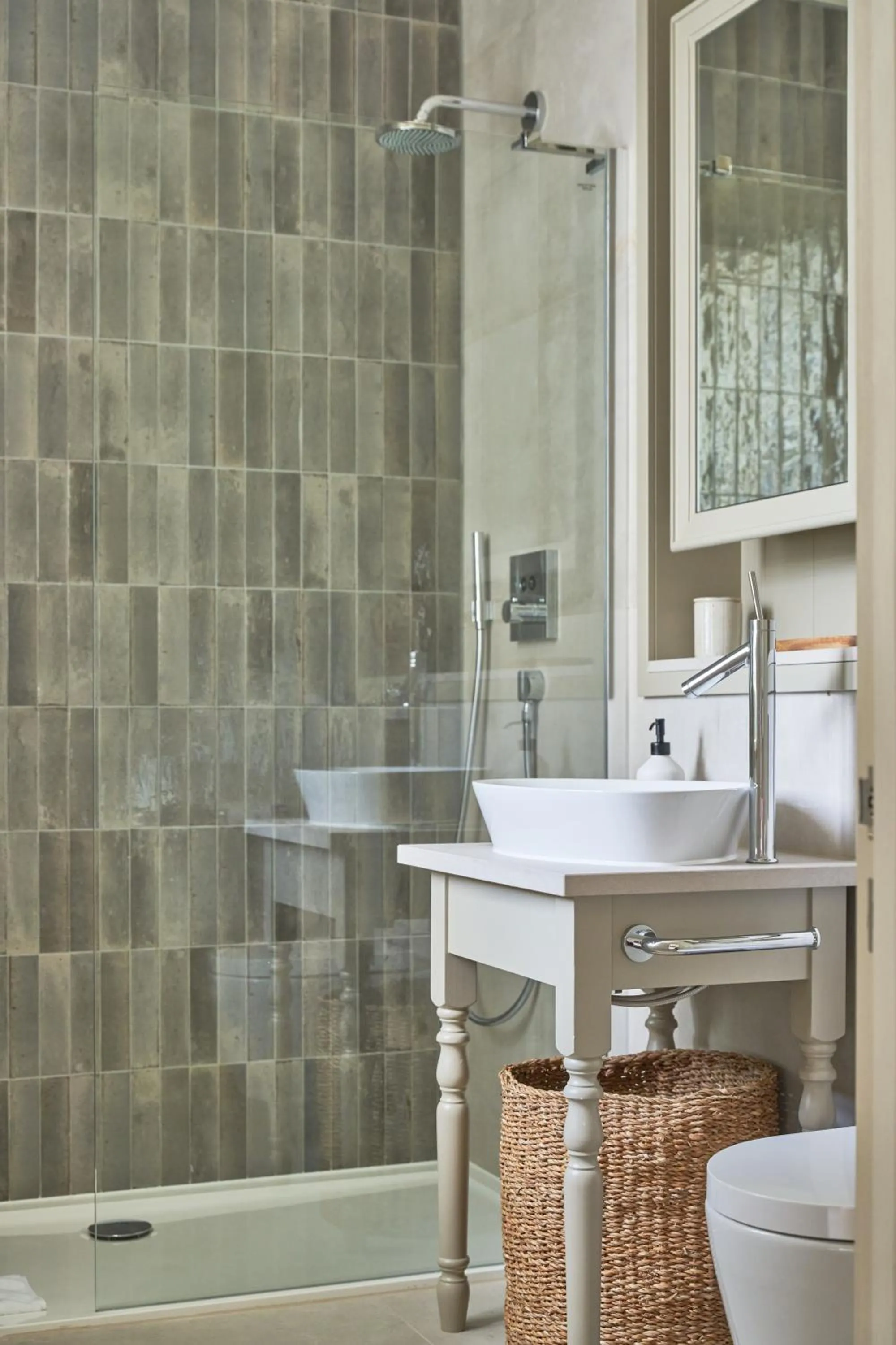 Shower in The Lakes By YOO